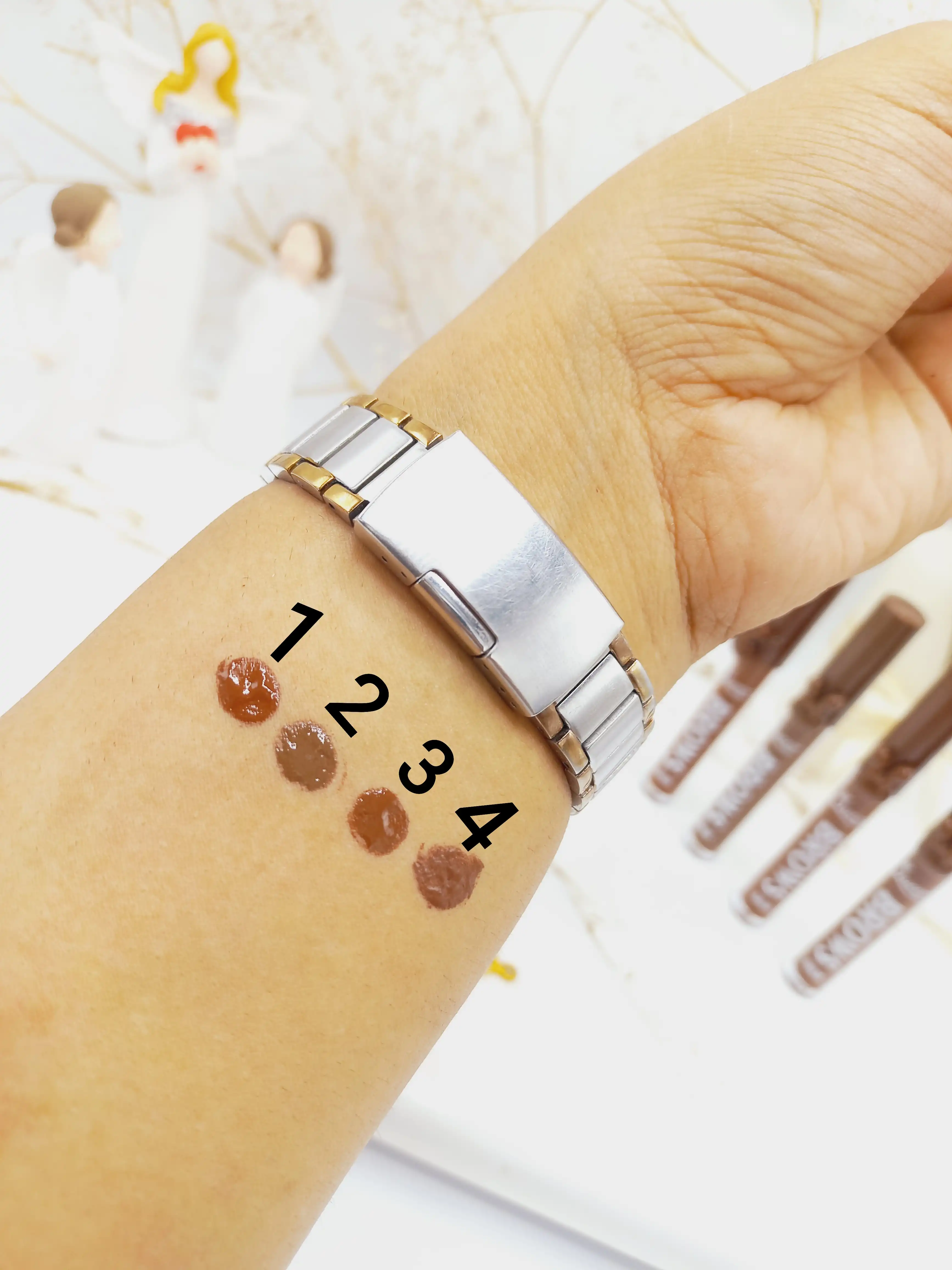 ریمل ابرو رنگی ضدآب مینی کویین Mini Queen کد CB9009