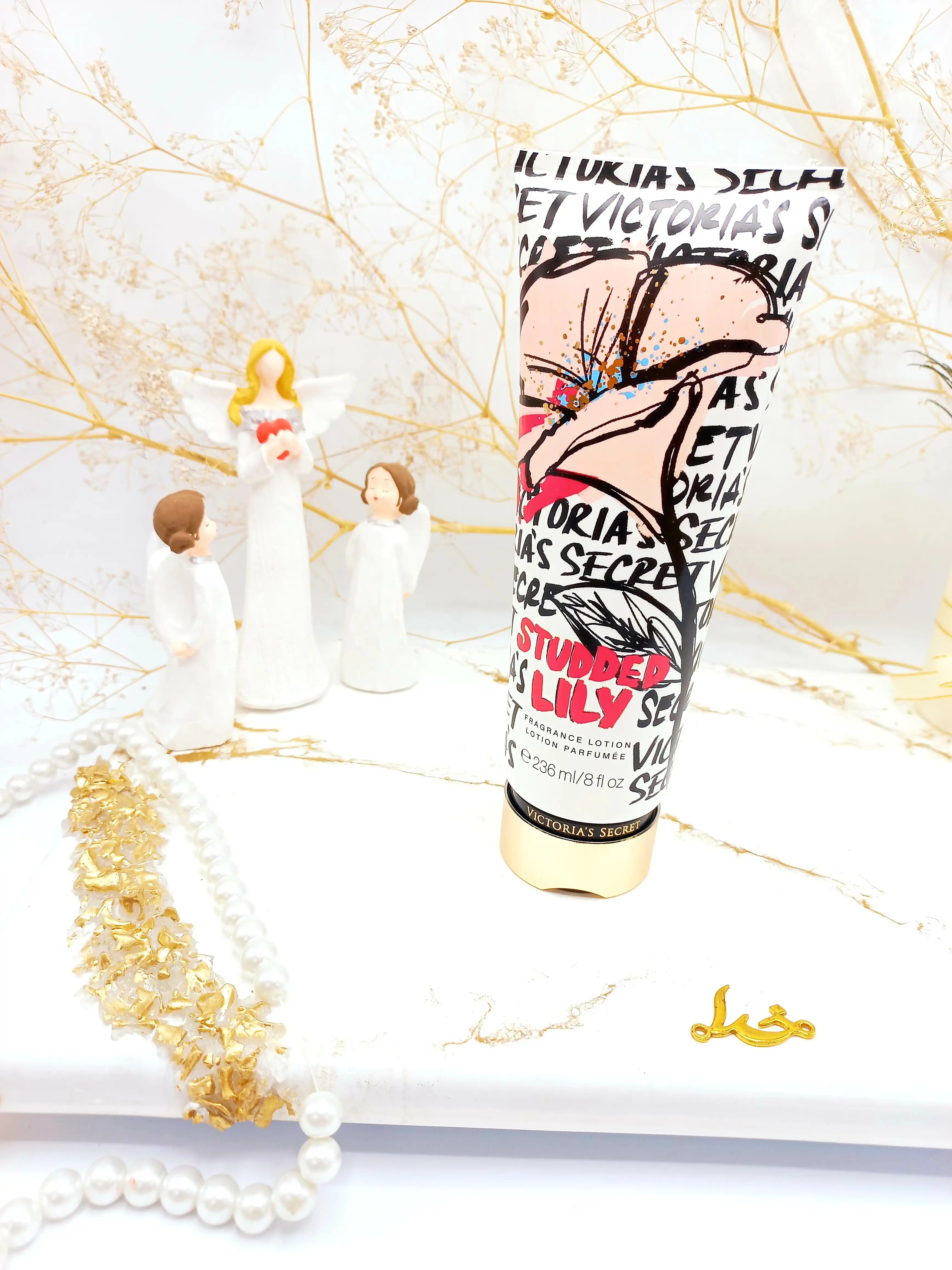 لوسیون معروف مرطوب کننده بدن 236 میل Studded Lily برند ویکتوریا سکرت کد 4787