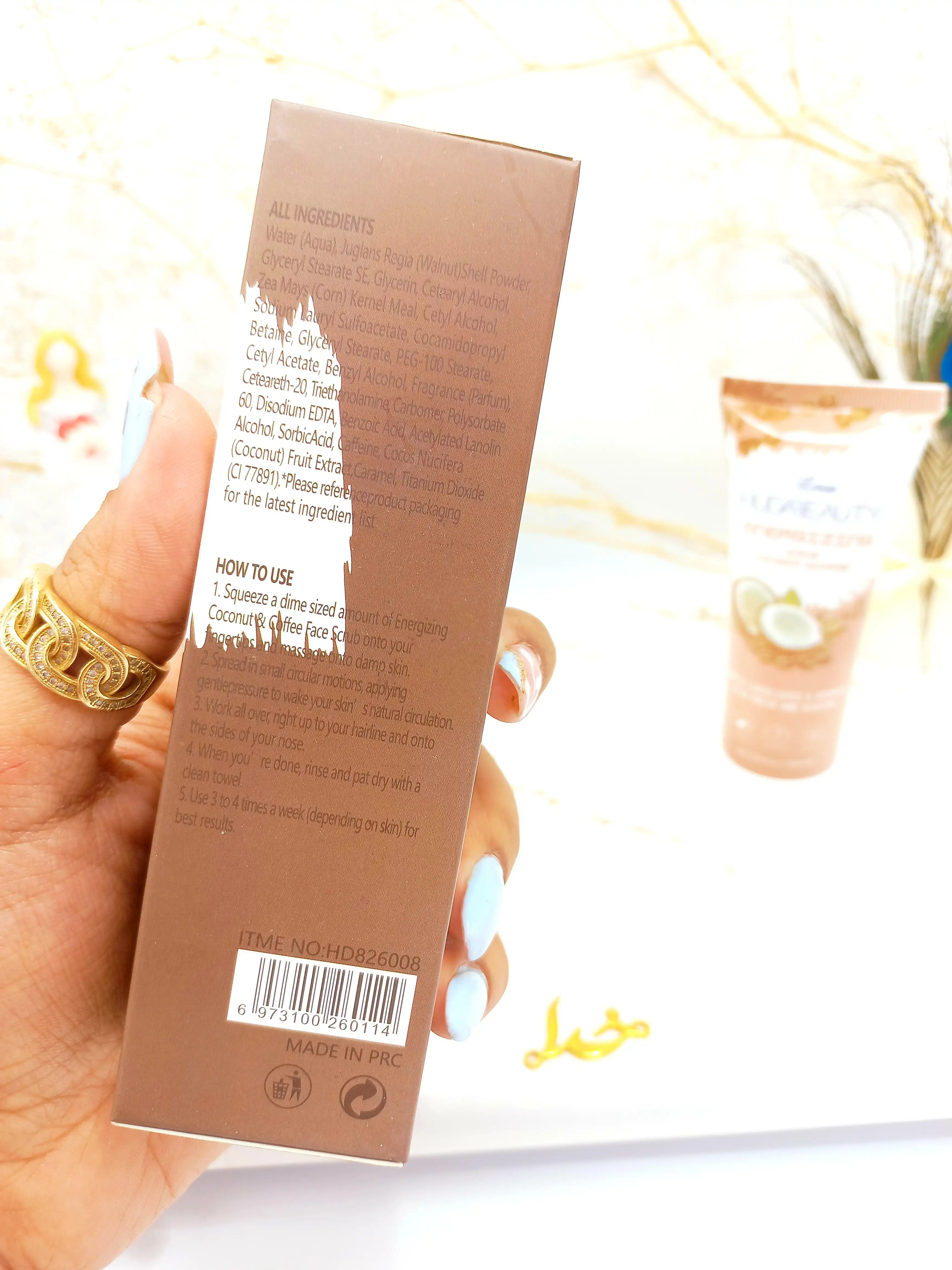 اسکراب صورت تیوپی قهوه و نارگیل هدی بیوتی HUDABEAUTY کد HD826008