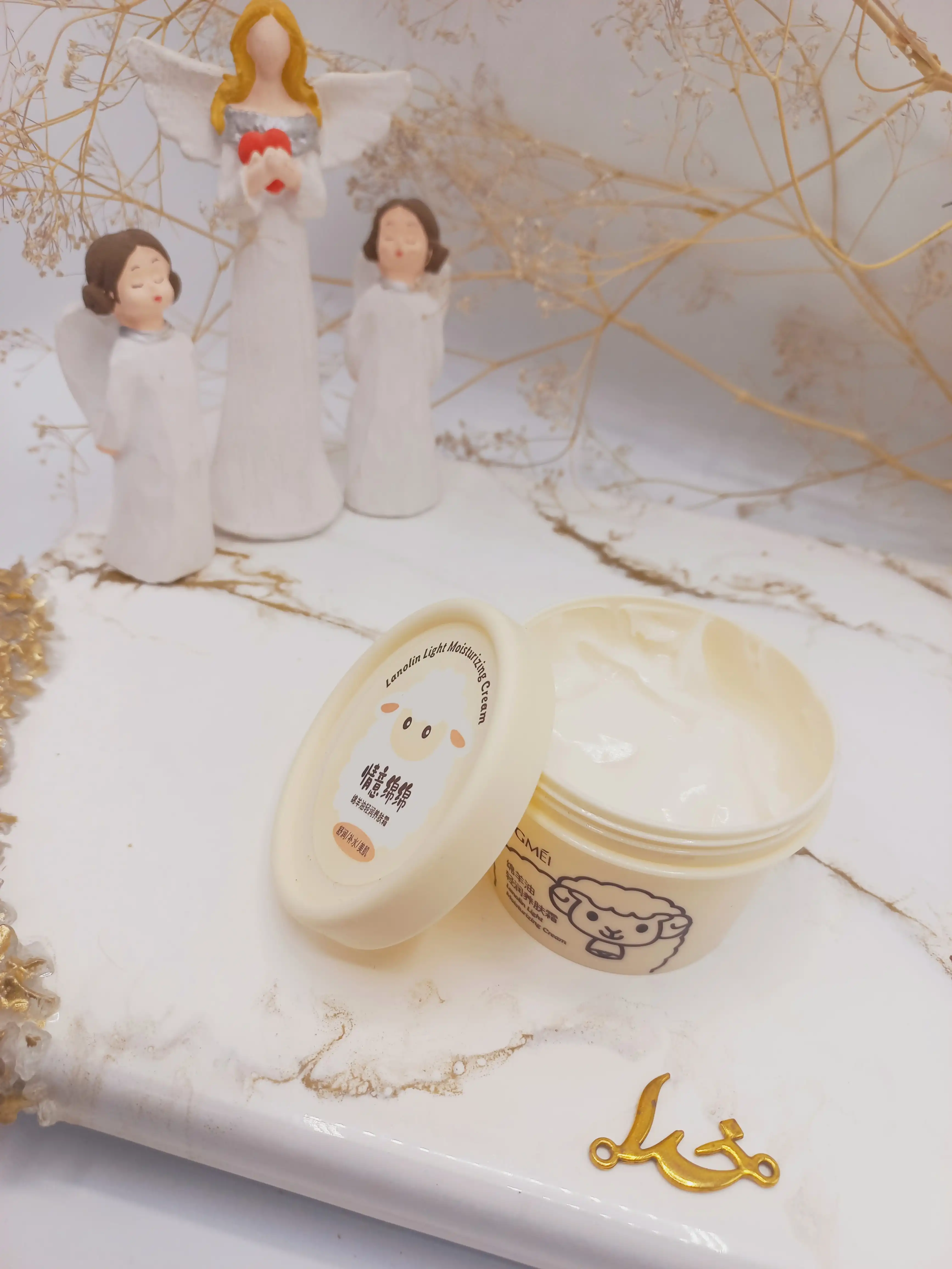 کرم کاسه ای صورت مرطوب کننده لانولین شیر گوسفند یانگمی YANGMEI کد YM8898