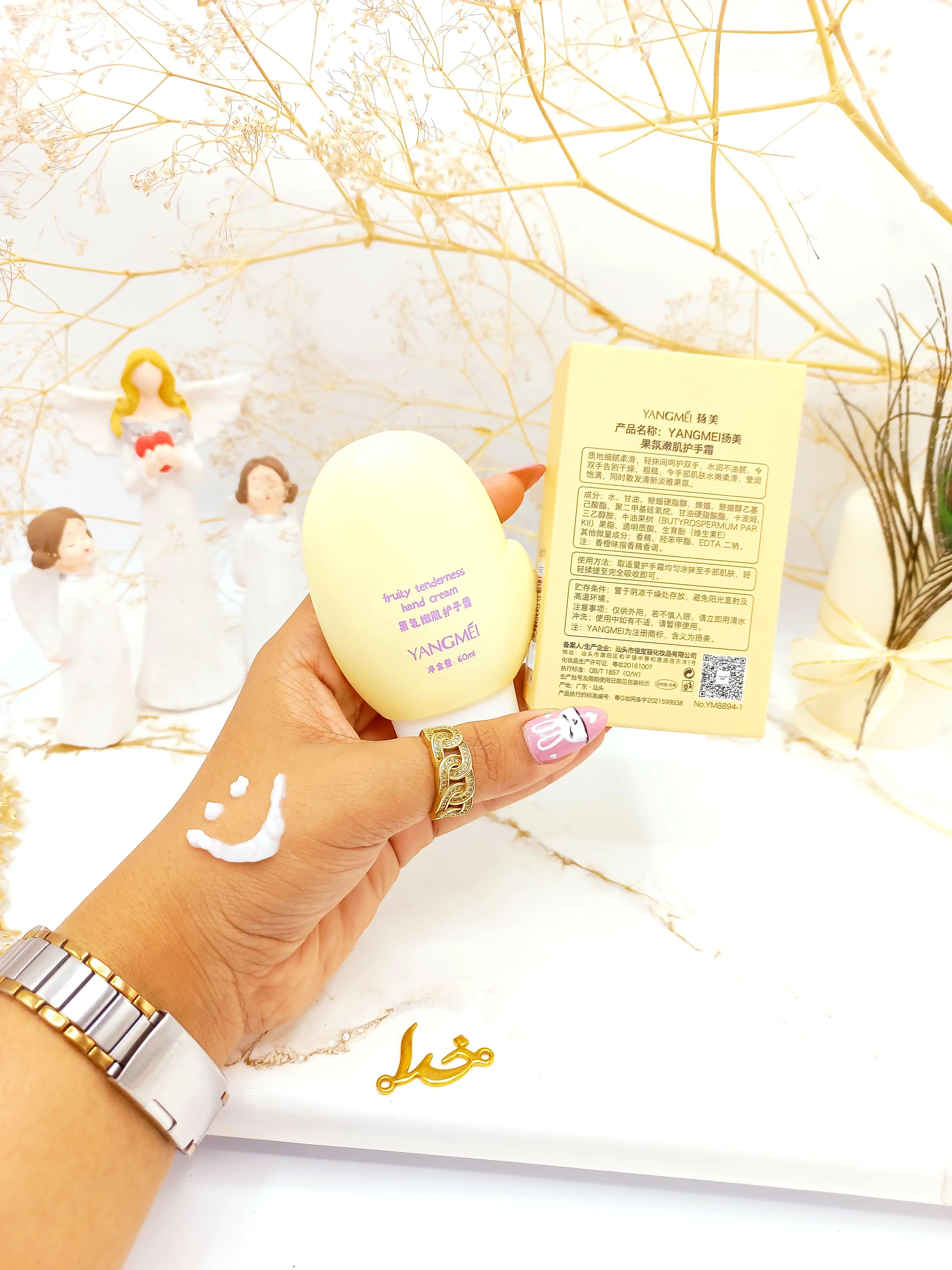 کرم دست مرطوب کننده رایحه لیمو طرح دست یانگمی کد Ym88941