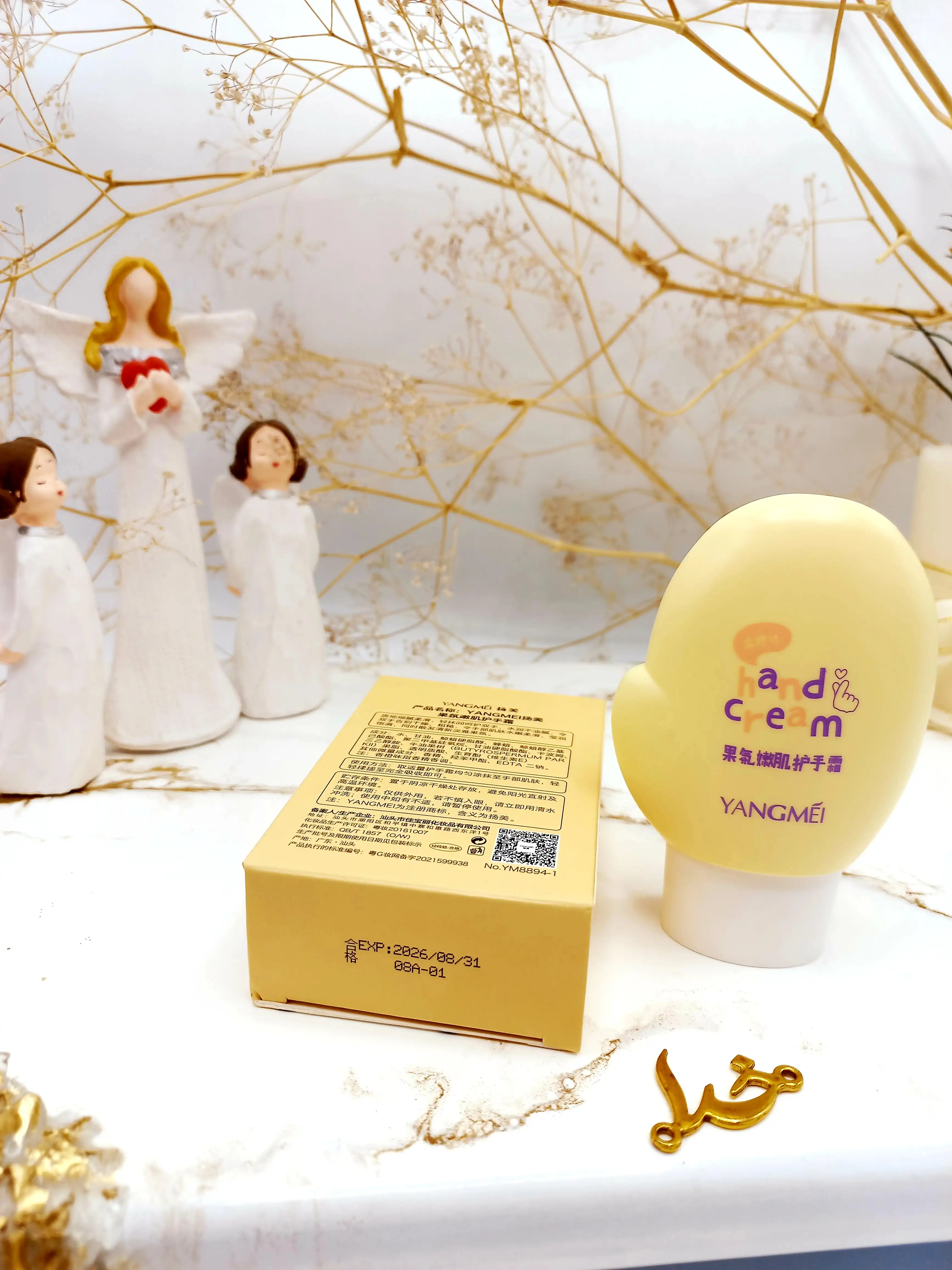 کرم دست مرطوب کننده رایحه لیمو طرح دست یانگمی کد Ym88941