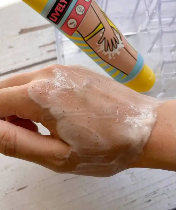 اسکراب ضد جوش باسن کاریته karite کد 131547