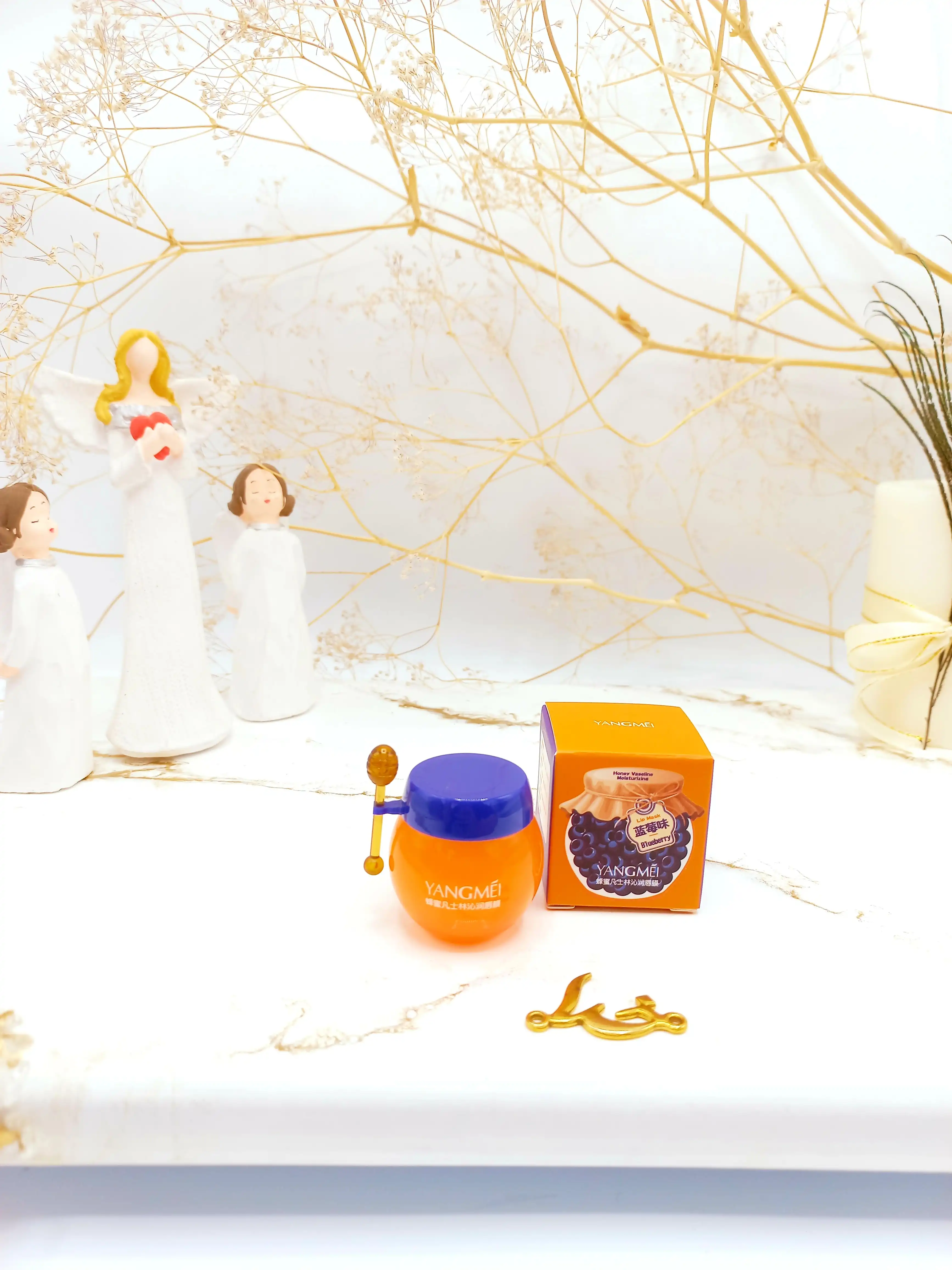 بالم لب کوزه ای مرطوب کننده و آبرسان زغال اخته یانگومی YANGMEI کد YM9070