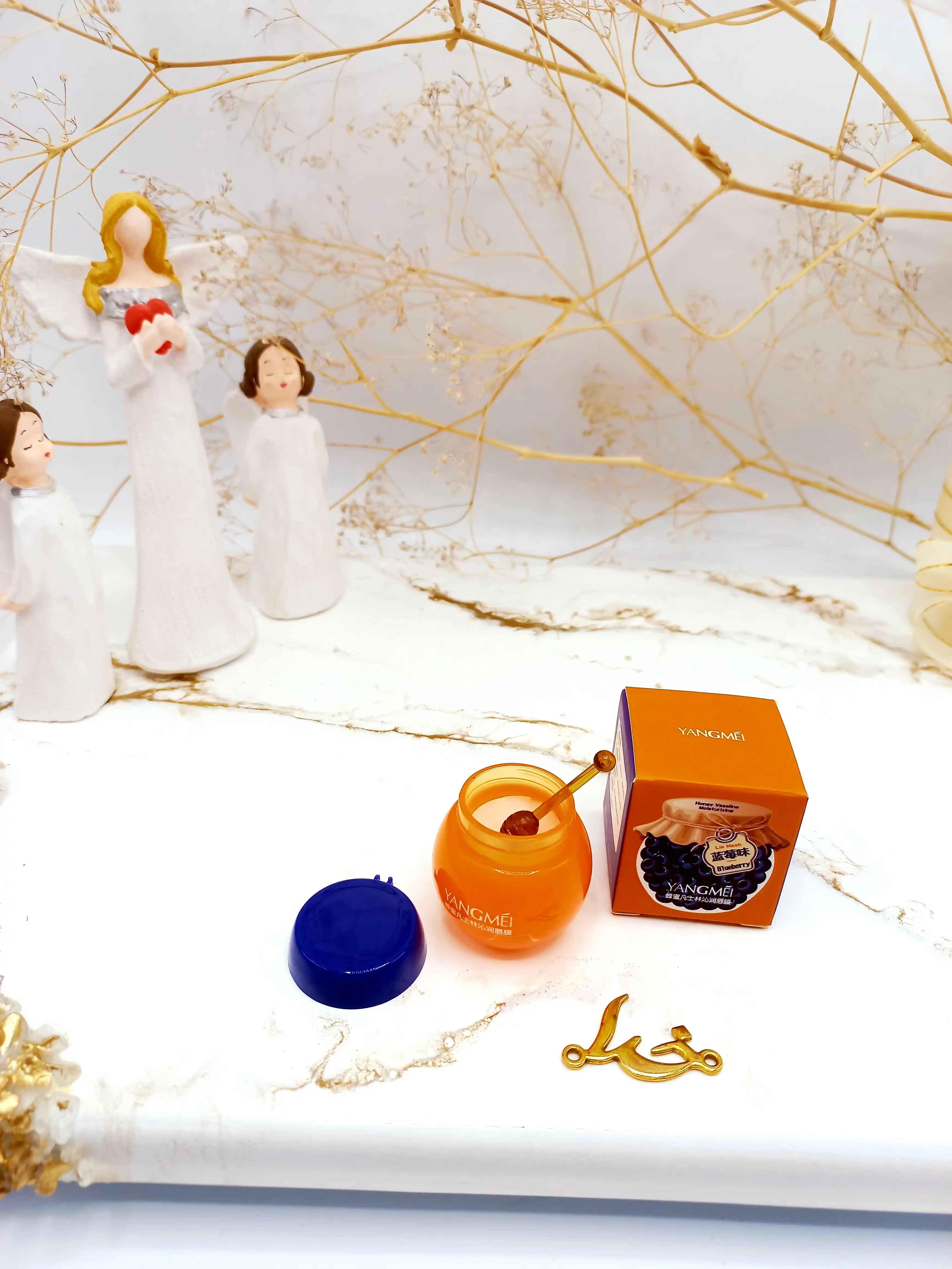 بالم لب کوزه ای مرطوب کننده و آبرسان زغال اخته یانگومی YANGMEI کد YM9070