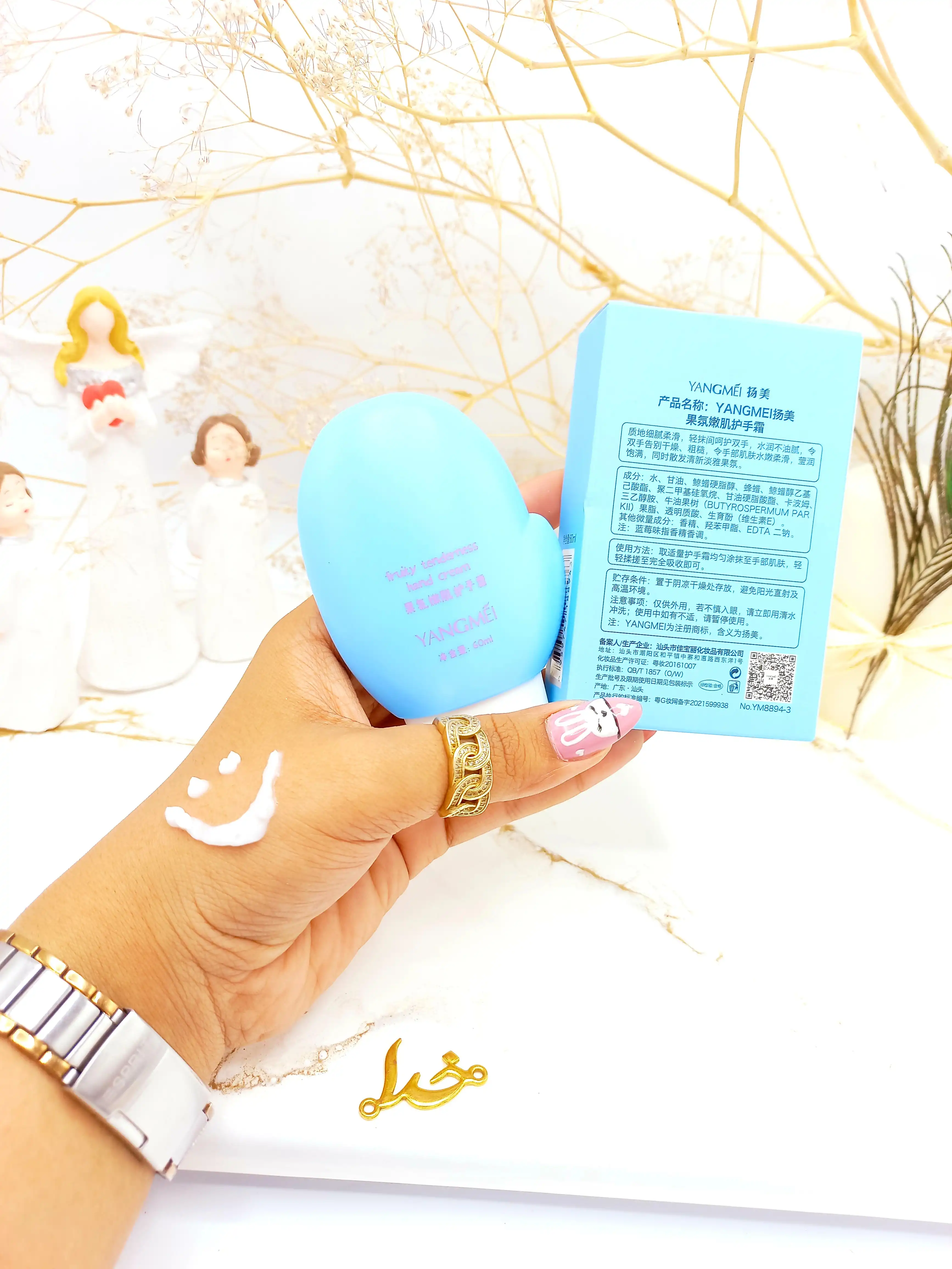 کرم دست مرطوب کننده رایحه بلوبری طرح دست یانگمی کد Ym88943