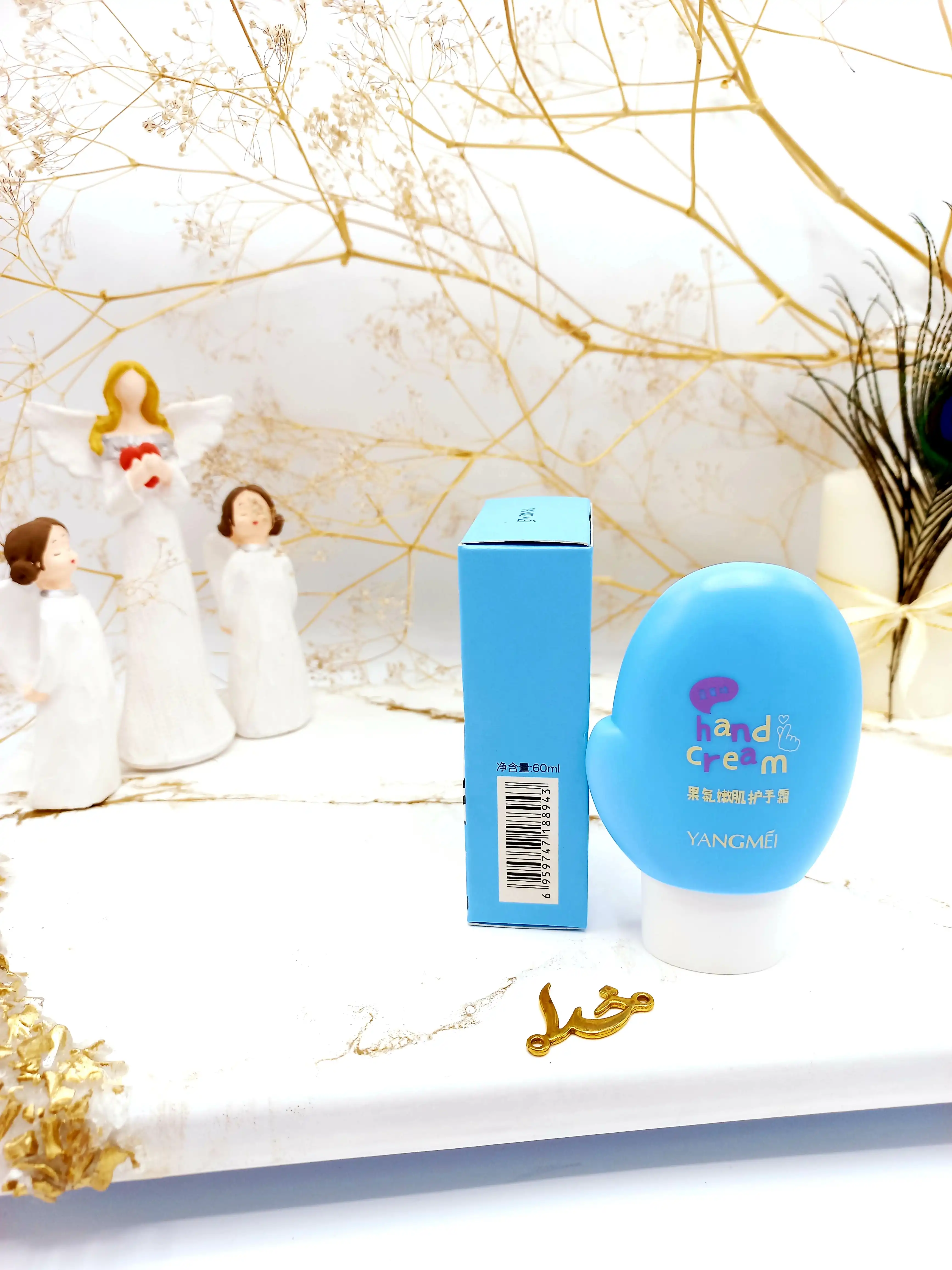 کرم دست مرطوب کننده رایحه بلوبری طرح دست یانگمی کد Ym88943