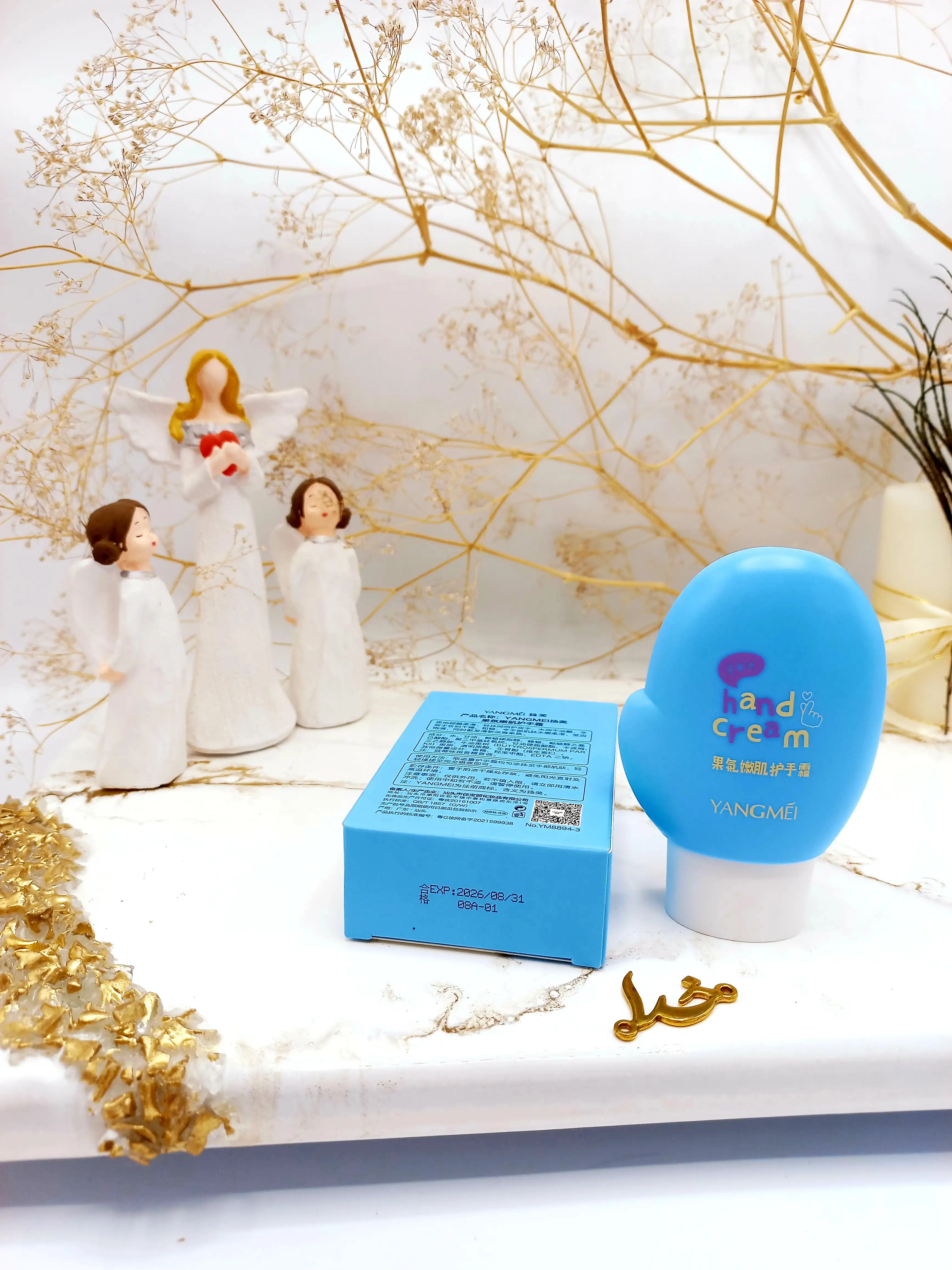 کرم دست مرطوب کننده رایحه بلوبری طرح دست یانگمی کد Ym88943