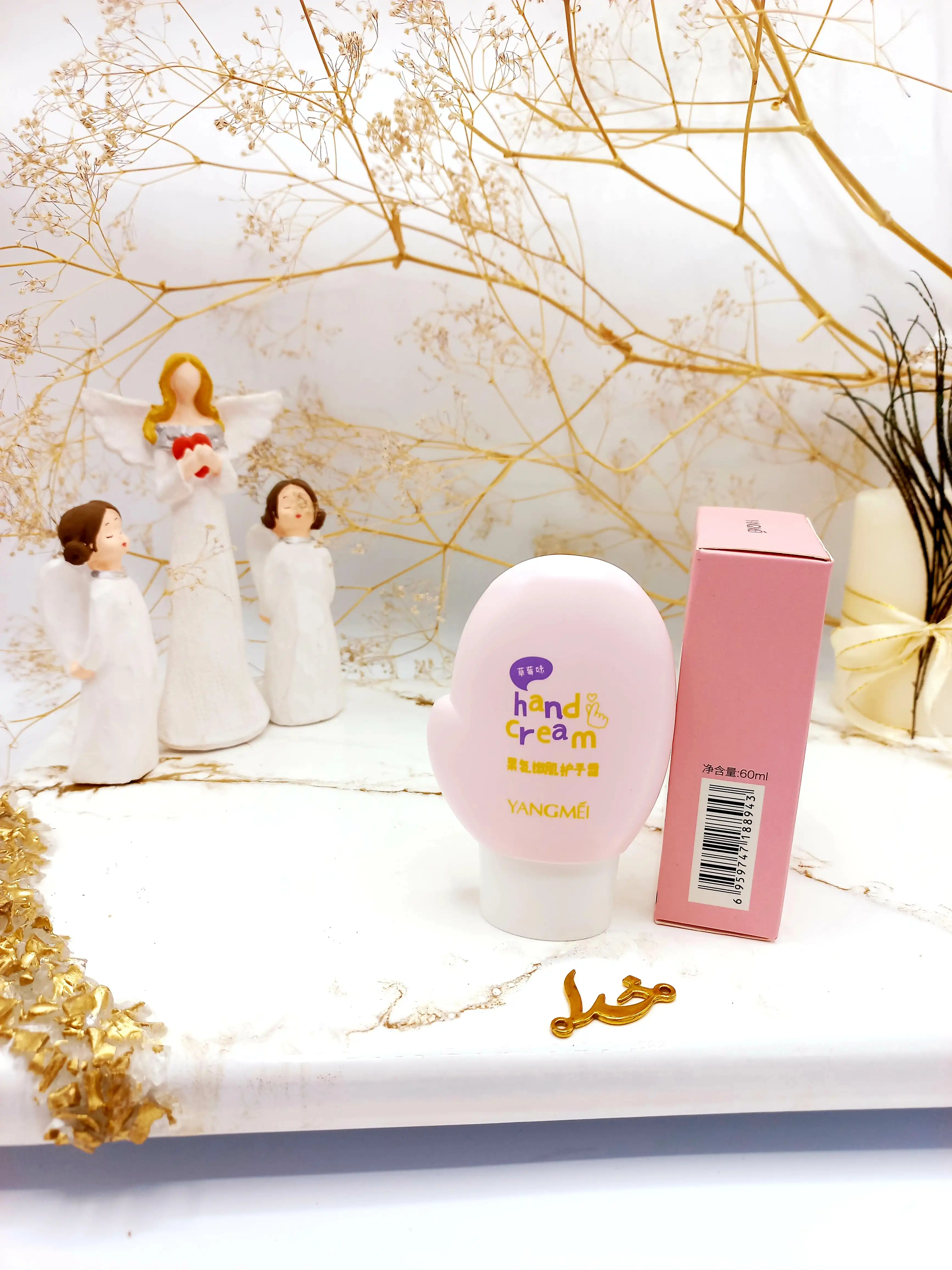 کرم دست مرطوب کننده رایحه توت فرنگی طرح دست یانگمی کد Ym88942