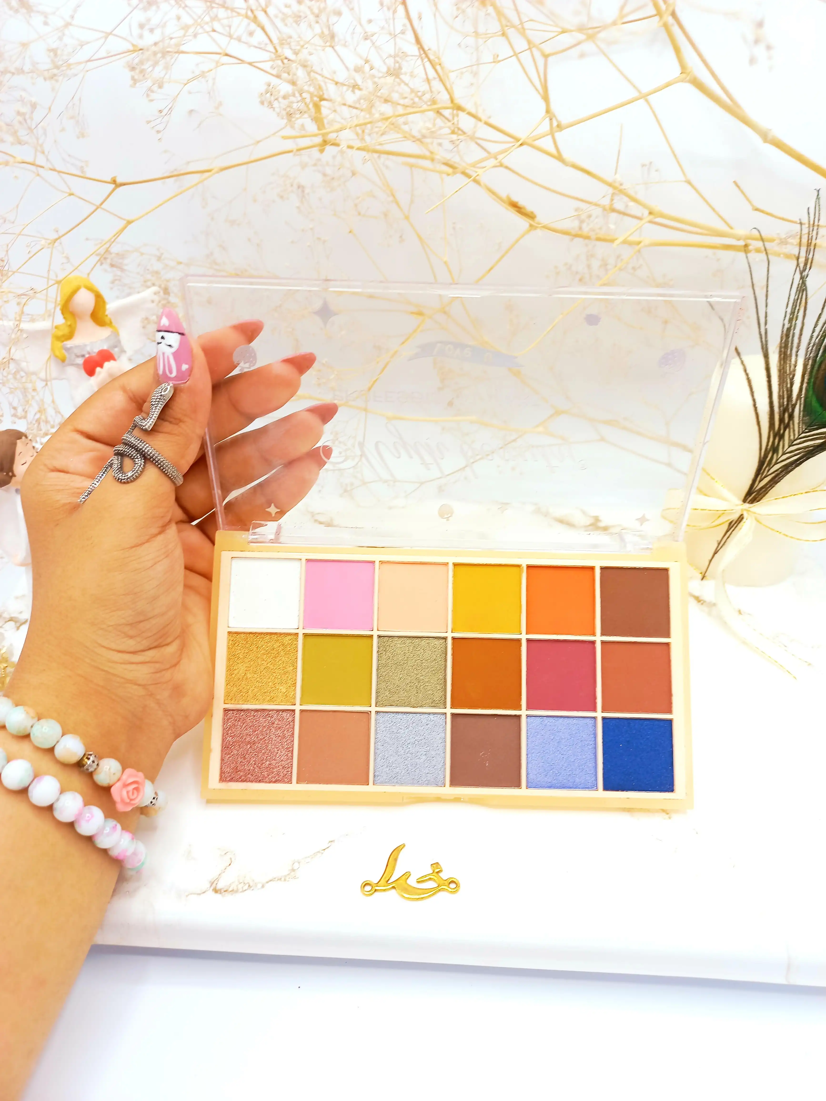 پالت سایه پرطرفدار Myth beauty کد 0413