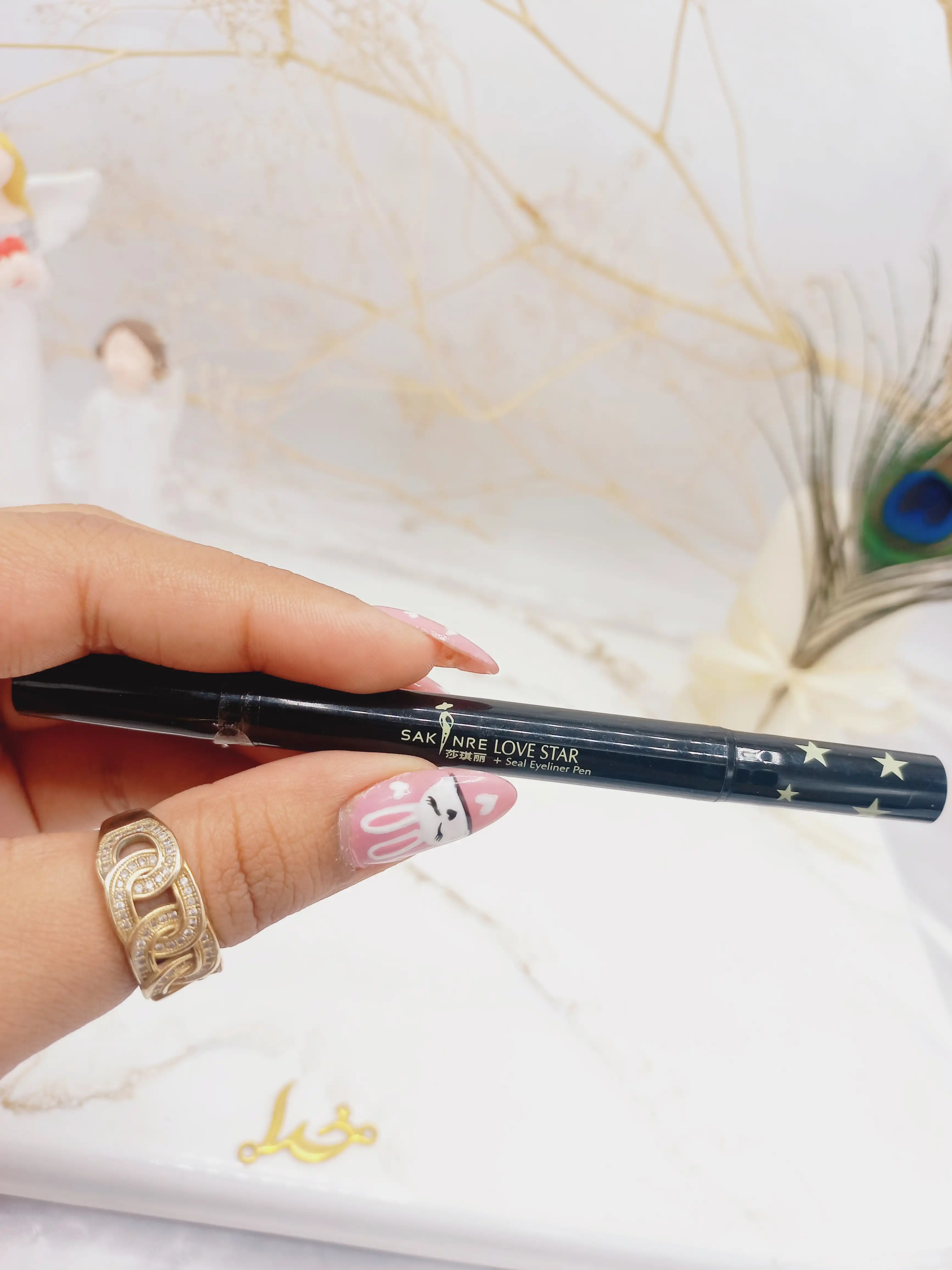 خط چشم مشکی ماژیکی  و دوسر طرح دار ستاره ای LOVE STAR