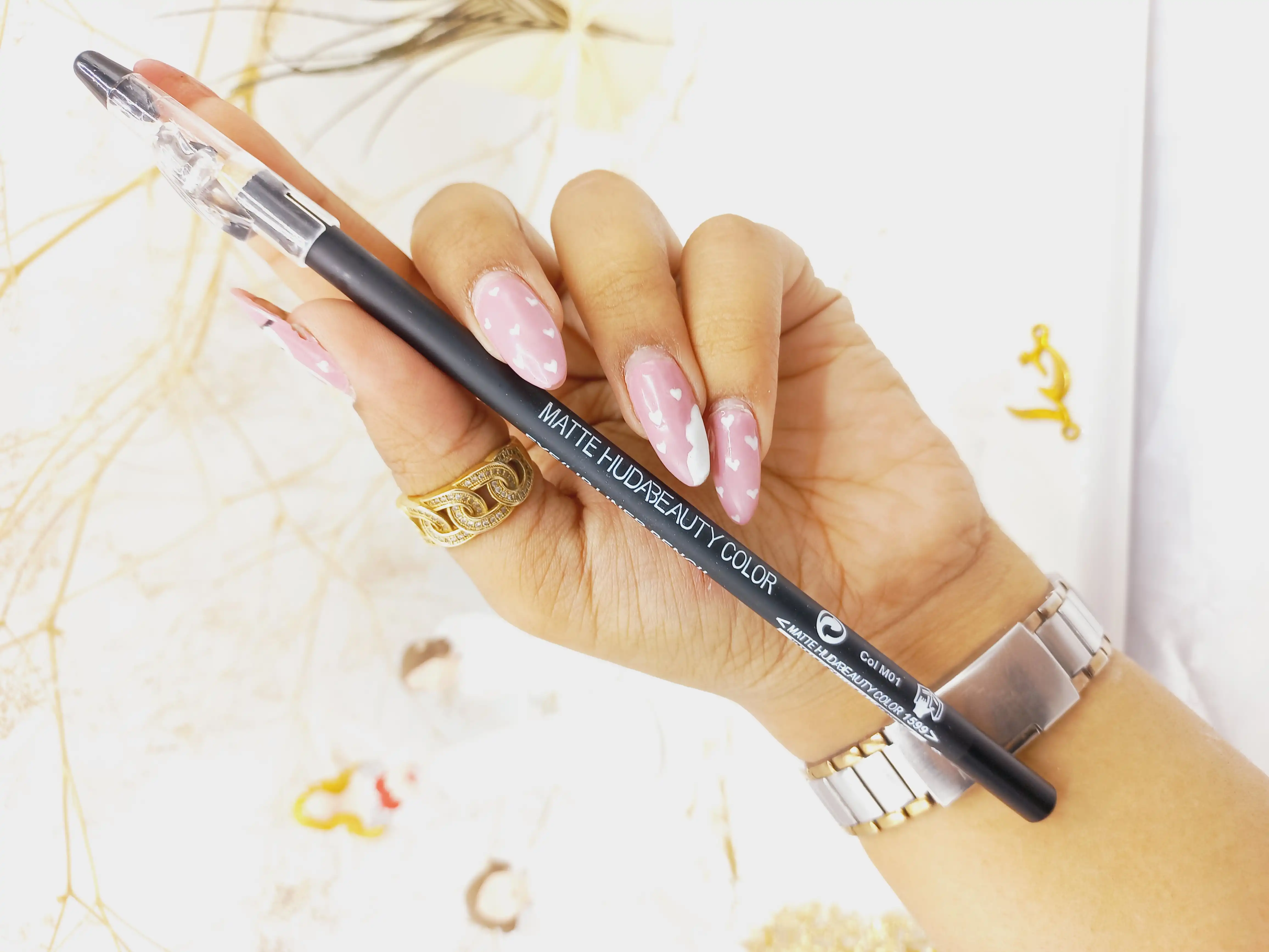 مداد چشم مات مشکی دارای ویتامین E  تراش دار هدا بیوتی HUDABEAUTY کد 80629