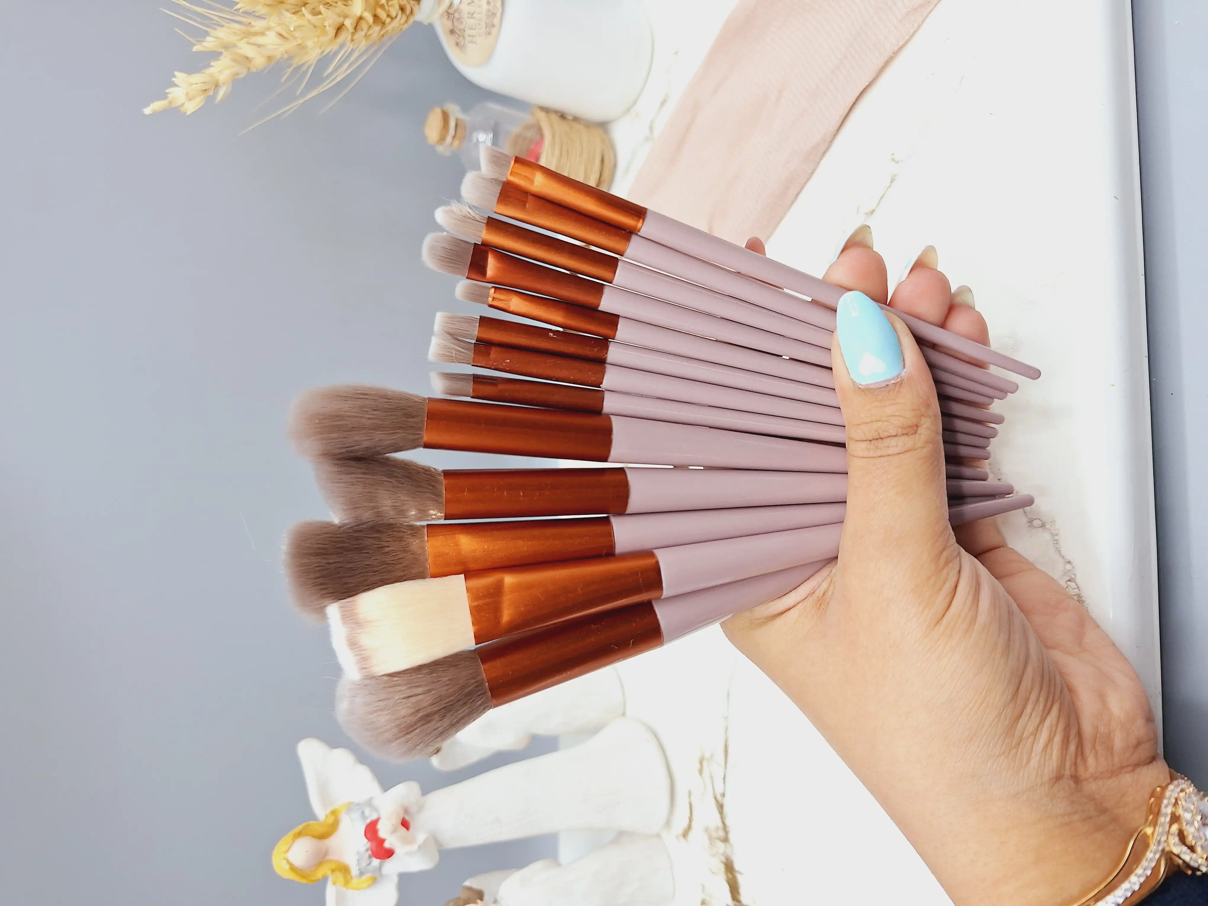 ست براش با کیفیت 13 تیکه همراه با کیف پشمالو