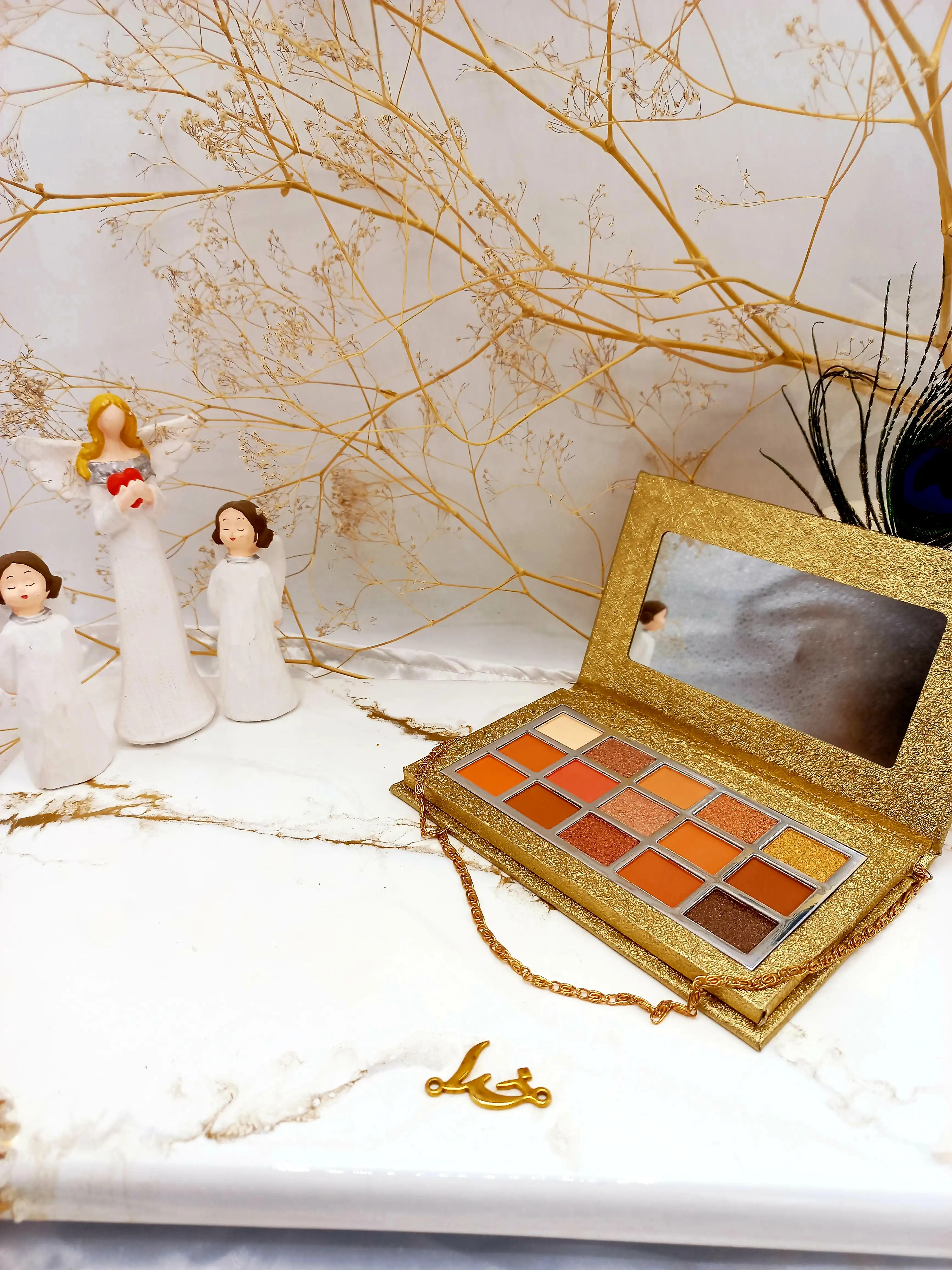 پالت سایه 15 رنگ هدا موجی HUDA MOJI طرح کیف زنجیره ای (طلایی) کد ES066