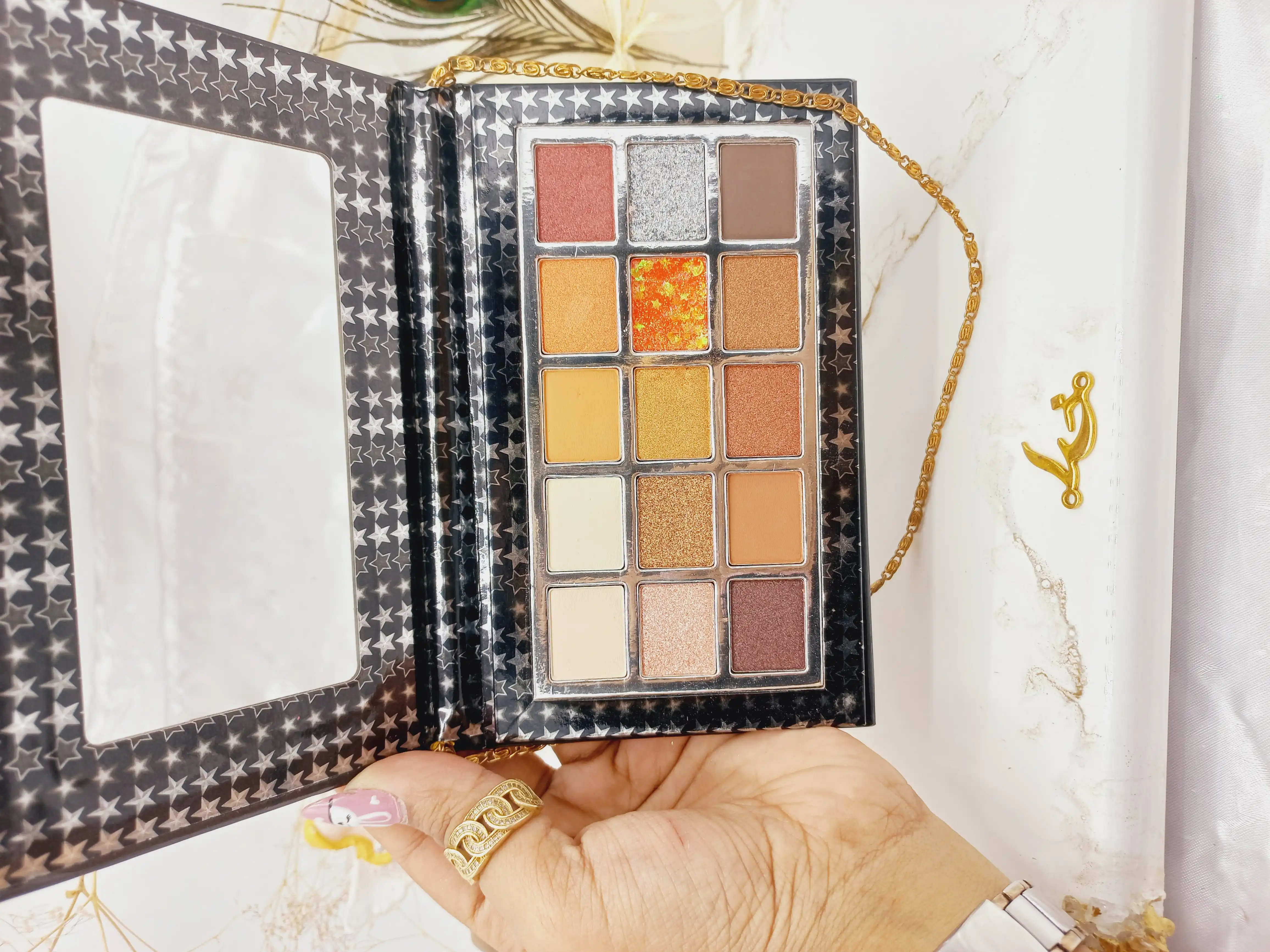 پالت سایه 15 رنگ هدا موجی HUDA MOJI طرح کیف زنجیره ای (بنفش) کد ES066