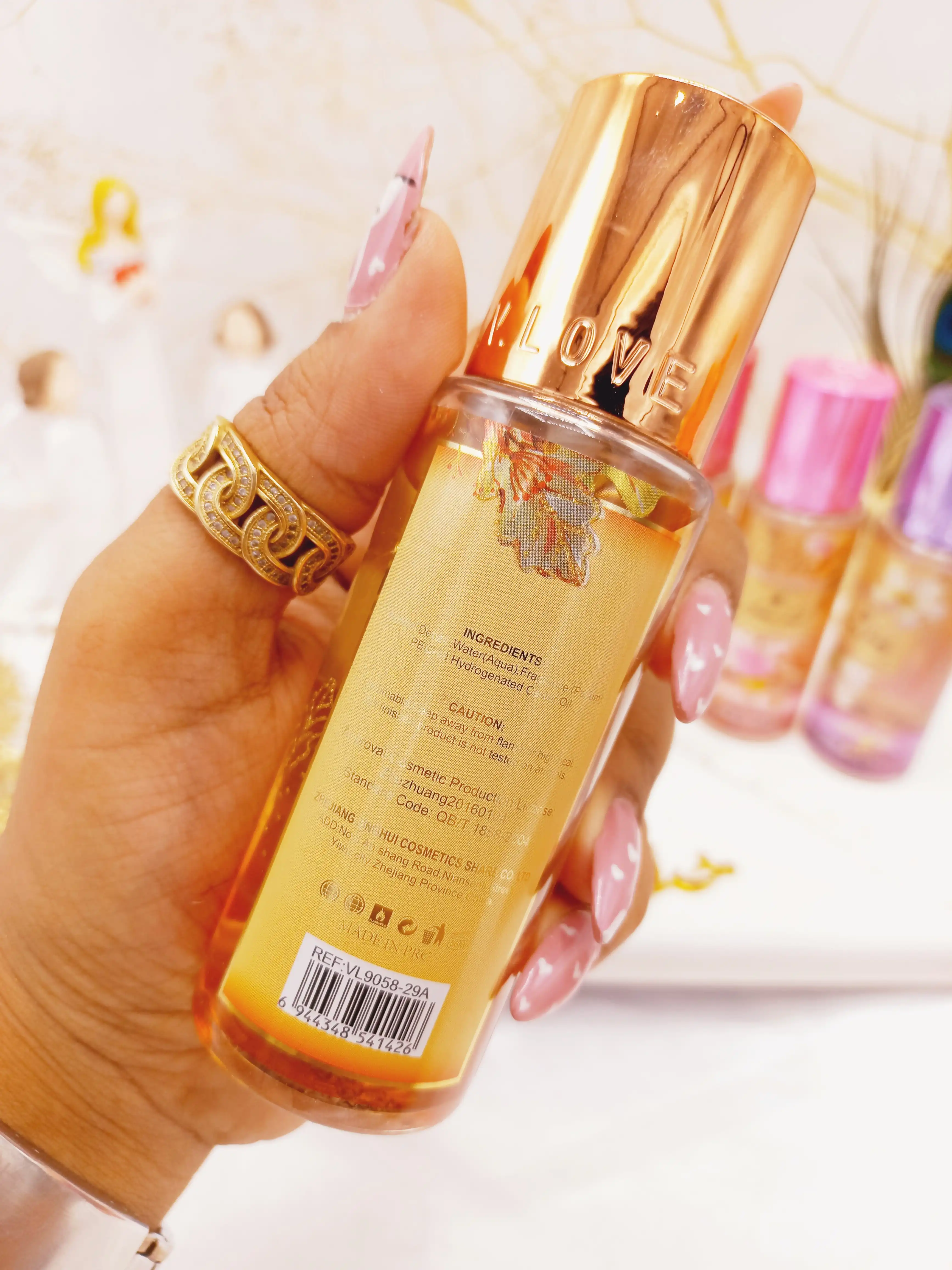 بادی اسپلش پرطرفدار وی وی لاو V V LOVE رایحه شیرین و میوه ای کد VL905829B