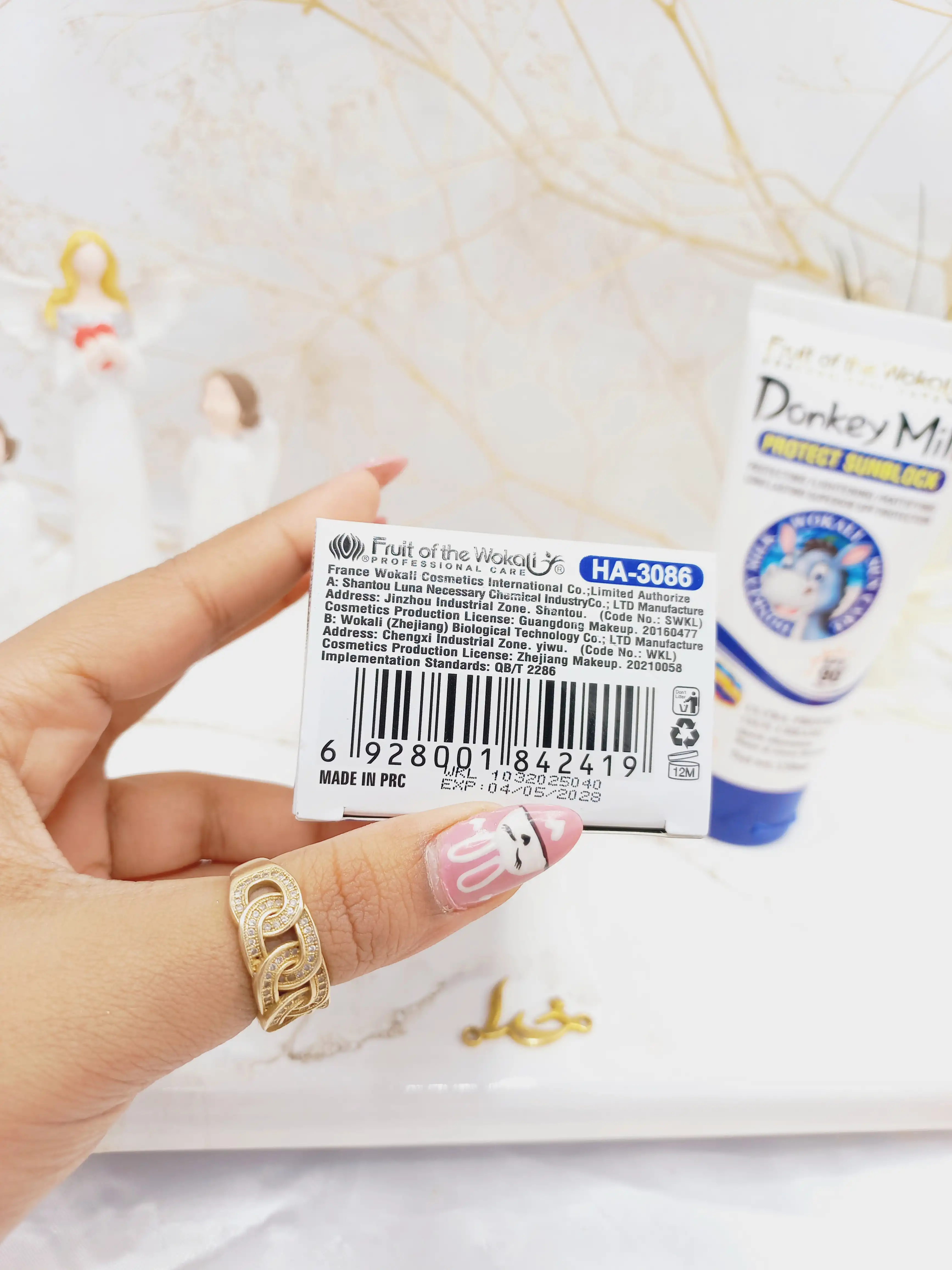 کرم ضدآفتاب  روشن کننده و مات کننده شیر الاغ SPF90 وکالی Wokali کد HA3086