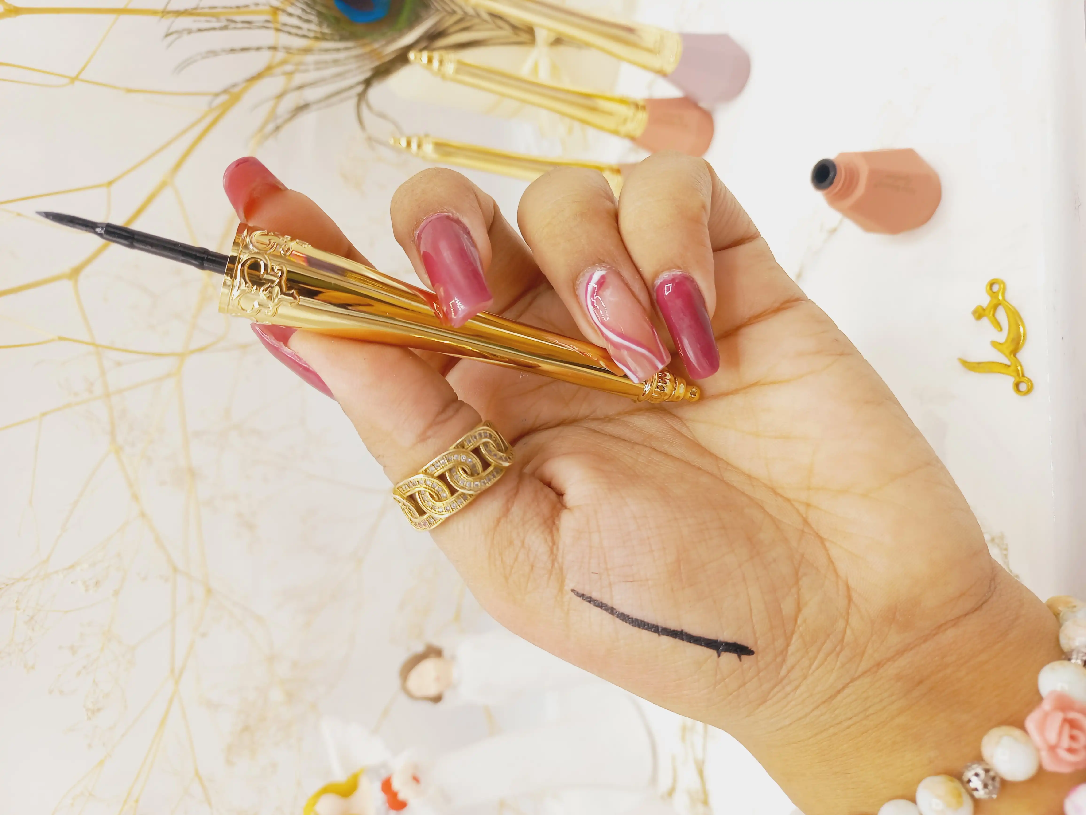 خط چشم پر طرفدار ماژیکی مدل مکس max کیس بیوتی kiss beauty کد 57607