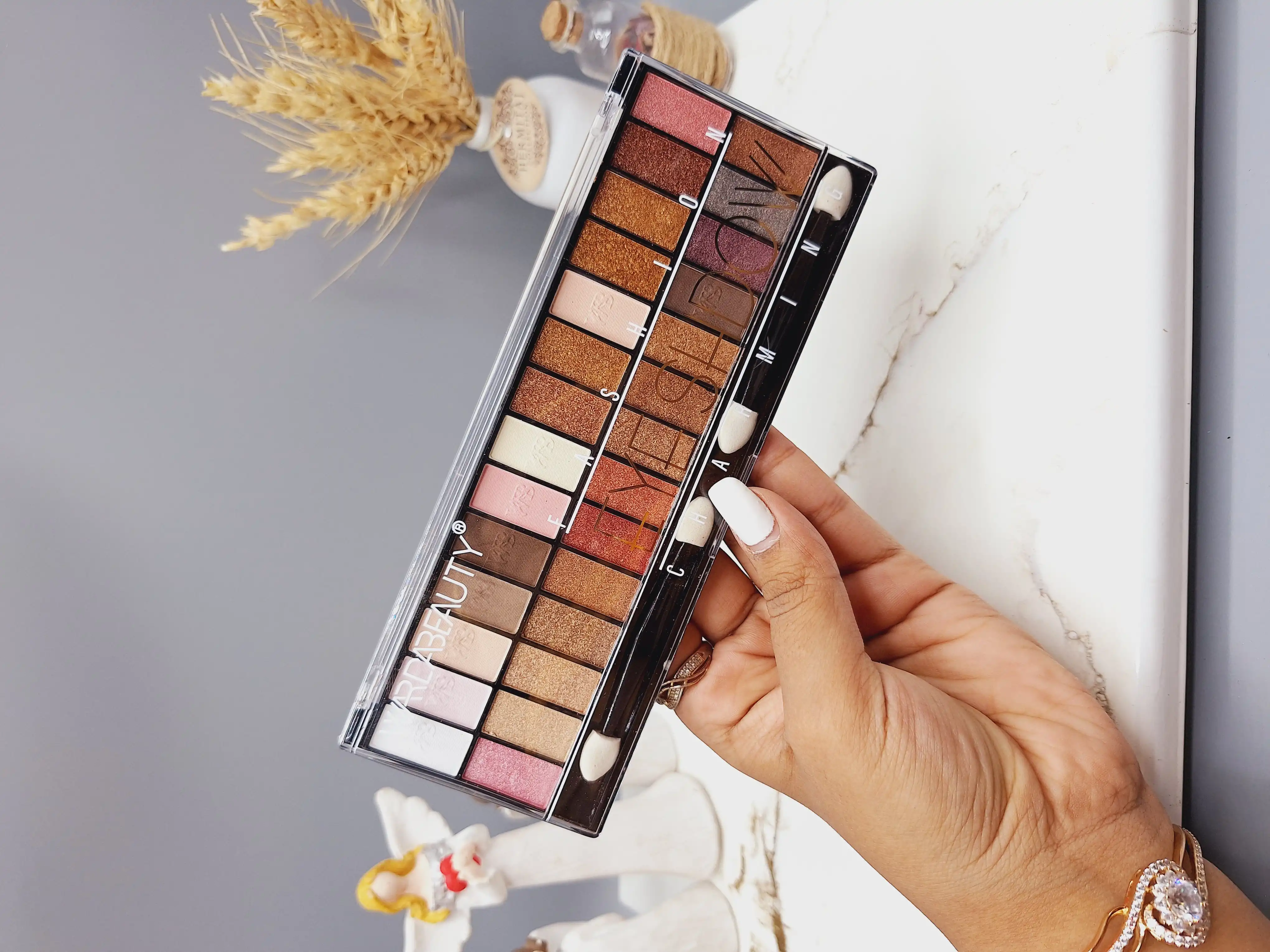 سایه چشم 28 رنگ بی نظیر وردا بیوتی WARDABEAUTY  کد WB302224