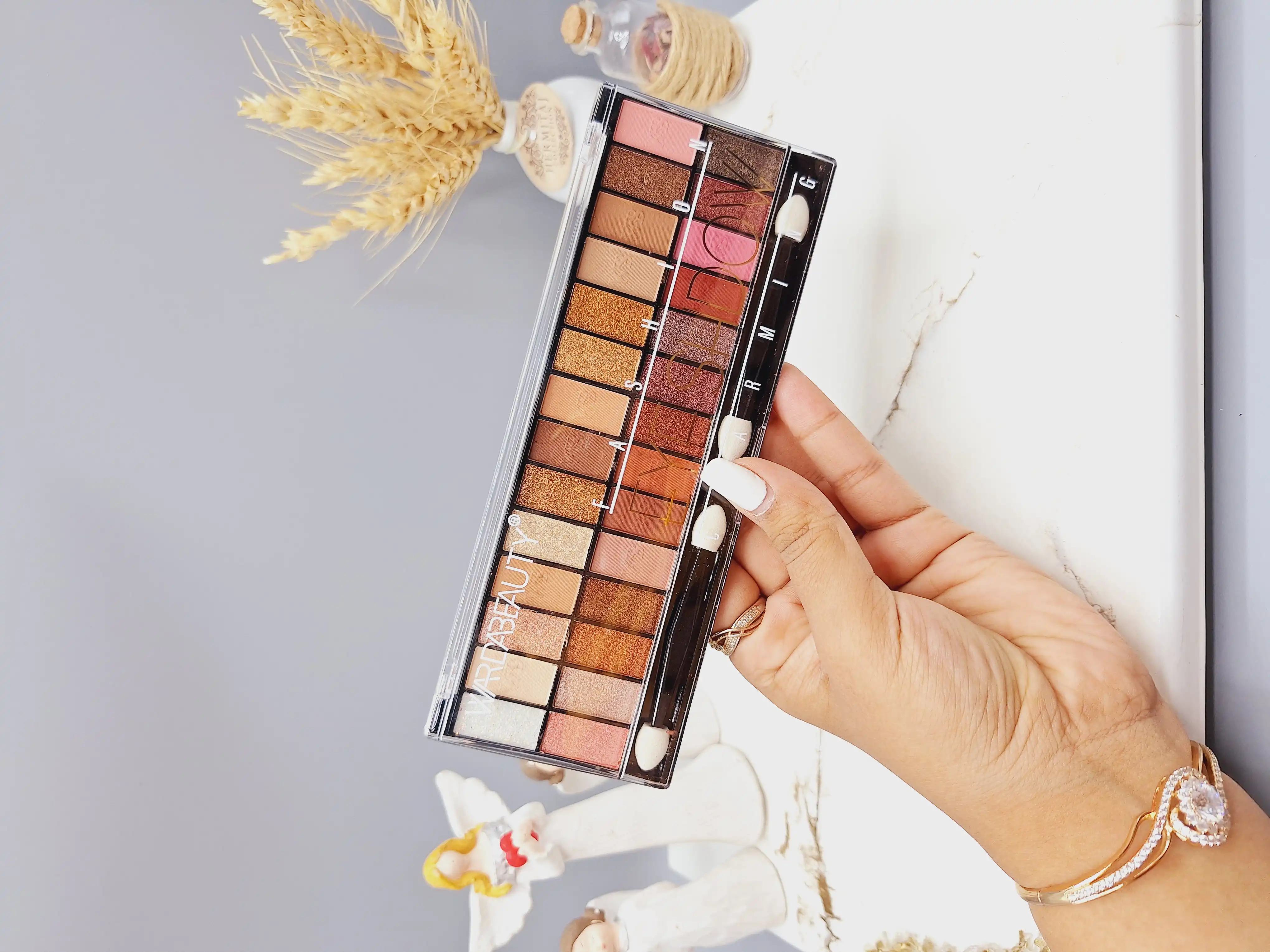 سایه چشم 28 رنگ بی نظیر وردا بیوتی WARDABEAUTY  کد WB302224