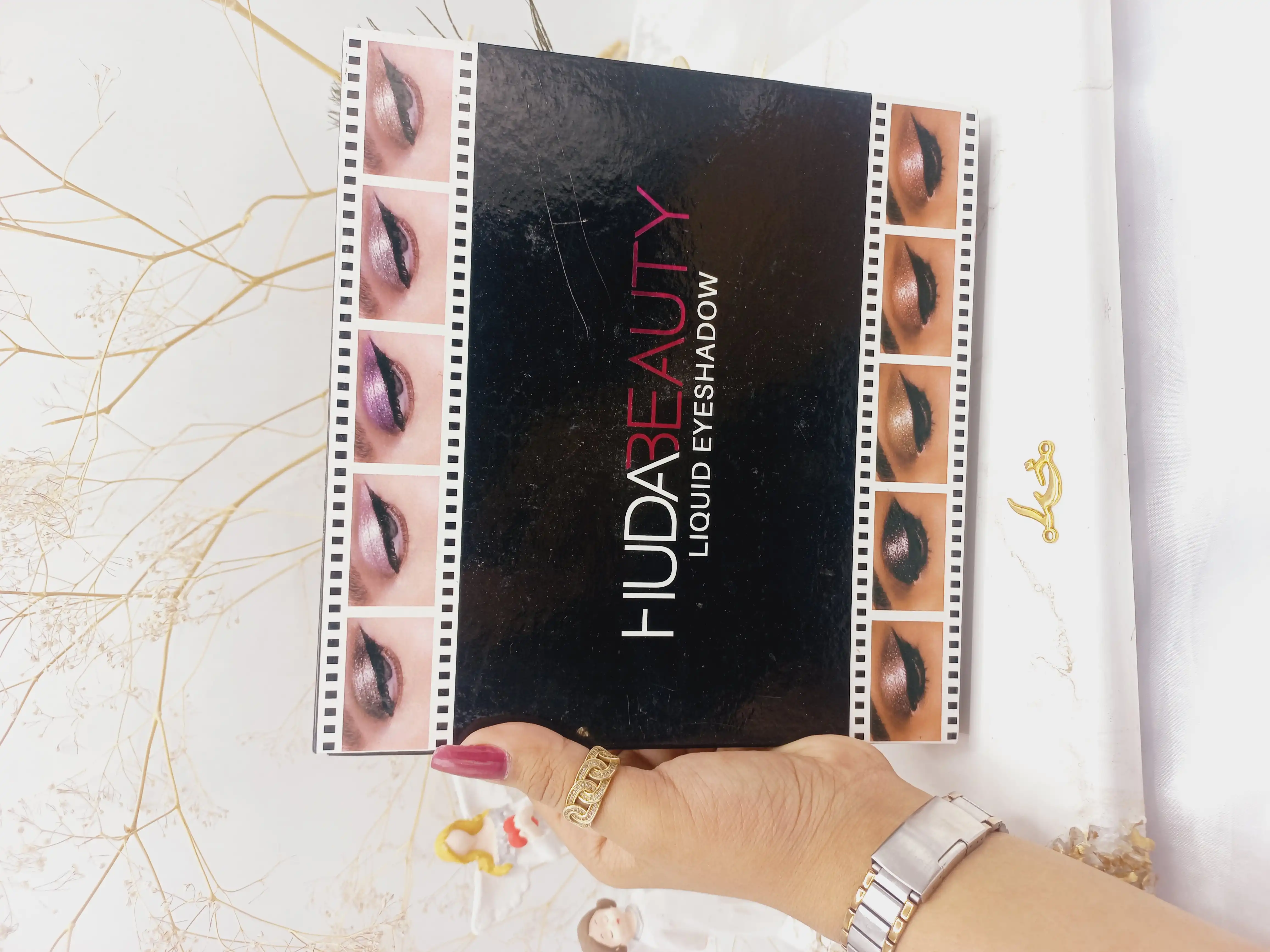 پک سایه مایع گلیتری چشم هدا بیوتی HUDABEAUTY کد 170196