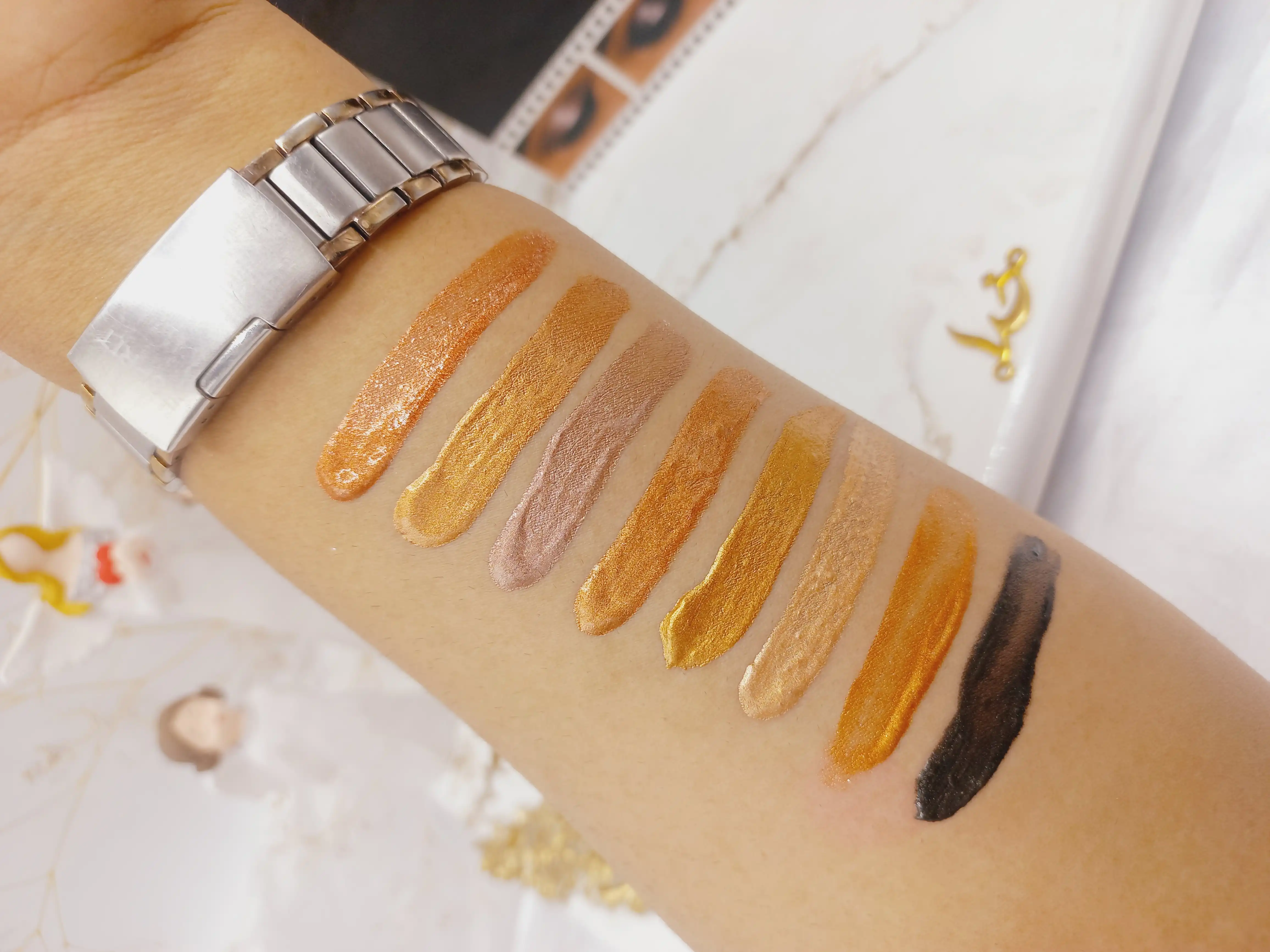 پک سایه مایع گلیتری چشم هدا بیوتی HUDABEAUTY کد 170196