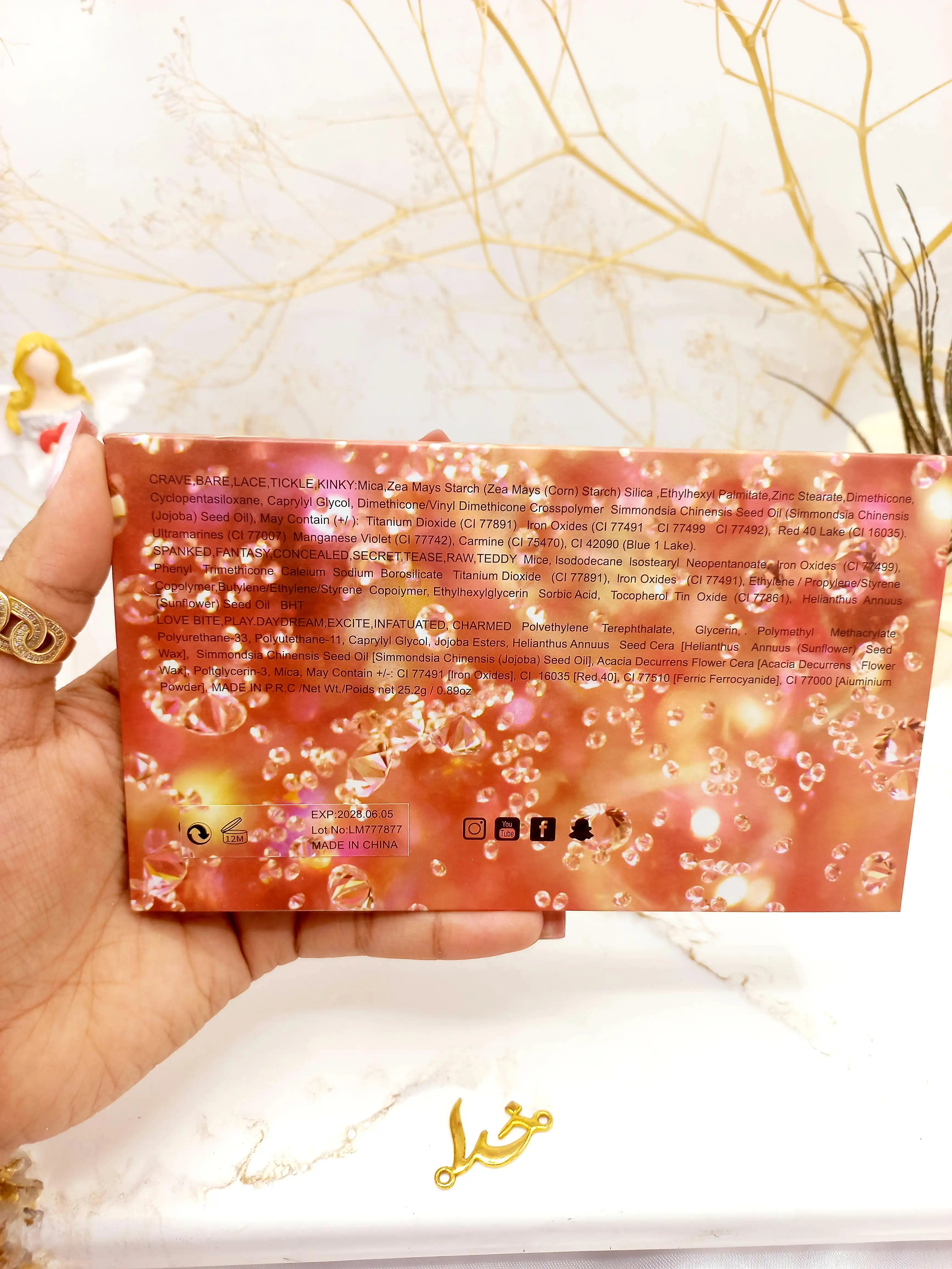 پالت سایه چشم 18 رنگ هدا بیوتی HUDABEAUTY کد LM777877 ( جلد قرمز )