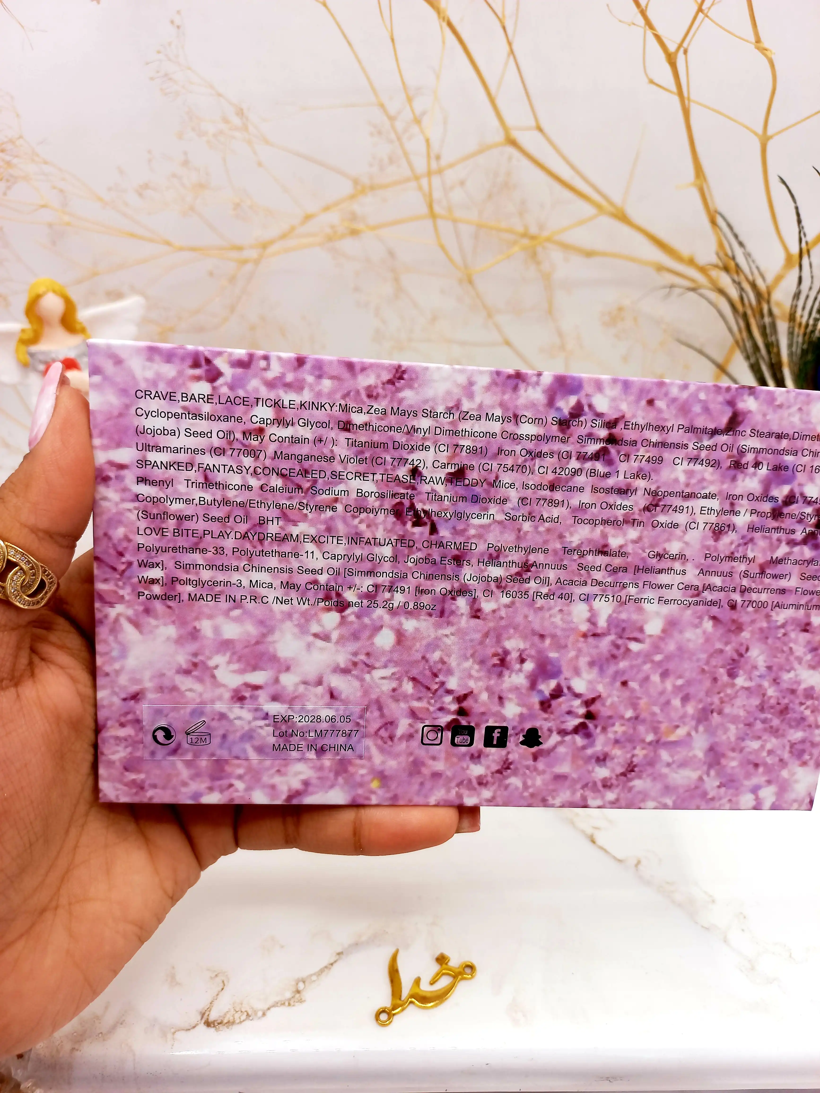 پالت سایه چشم 18 رنگ هدا بیوتی HUDABEAUTY کد LM777877 ( جلد بنفش )