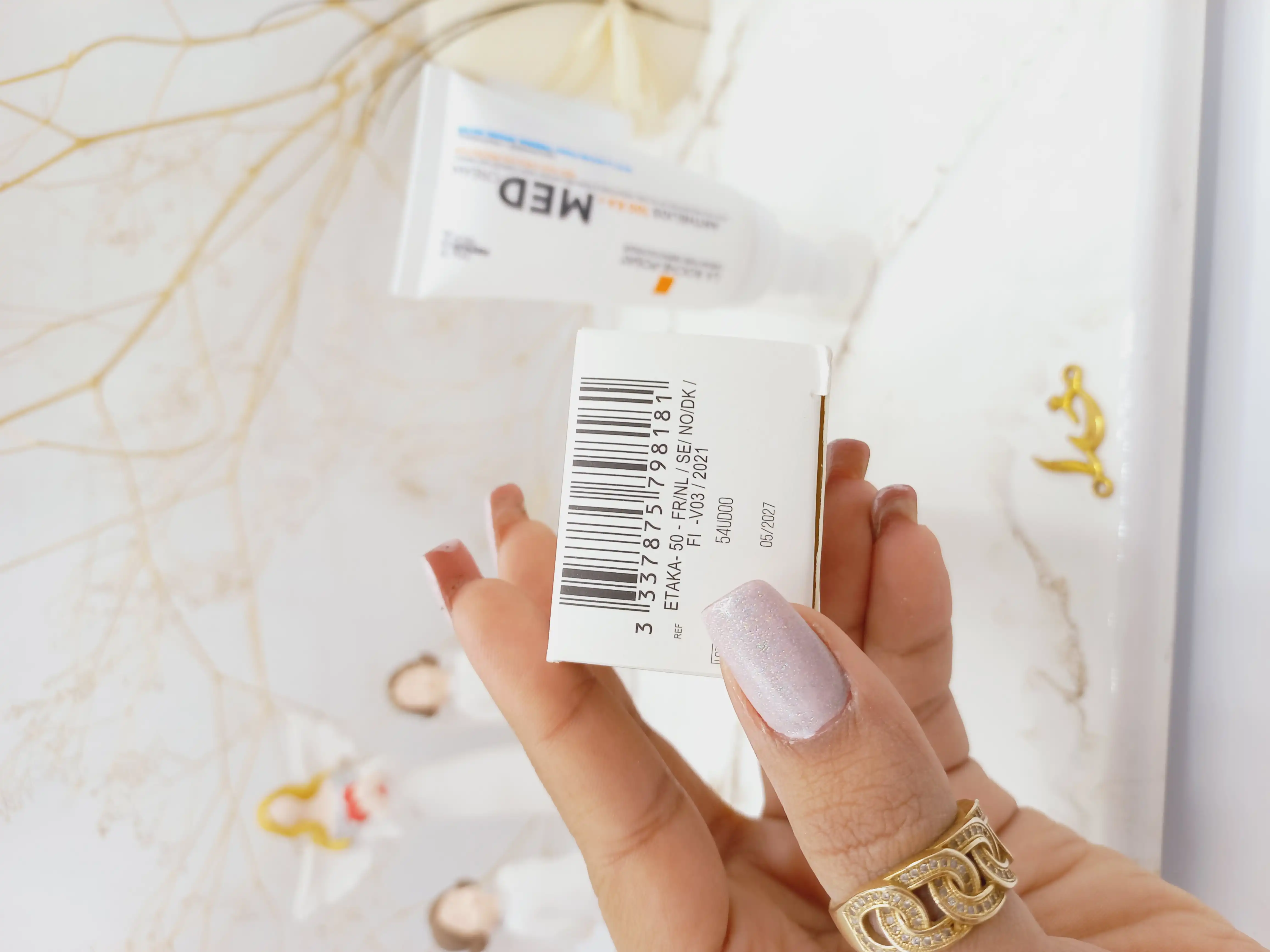 کرم ضد آفتاب محافظت بالا اشعه بی رنگ La Roche Posay Anthelios  کد 8181