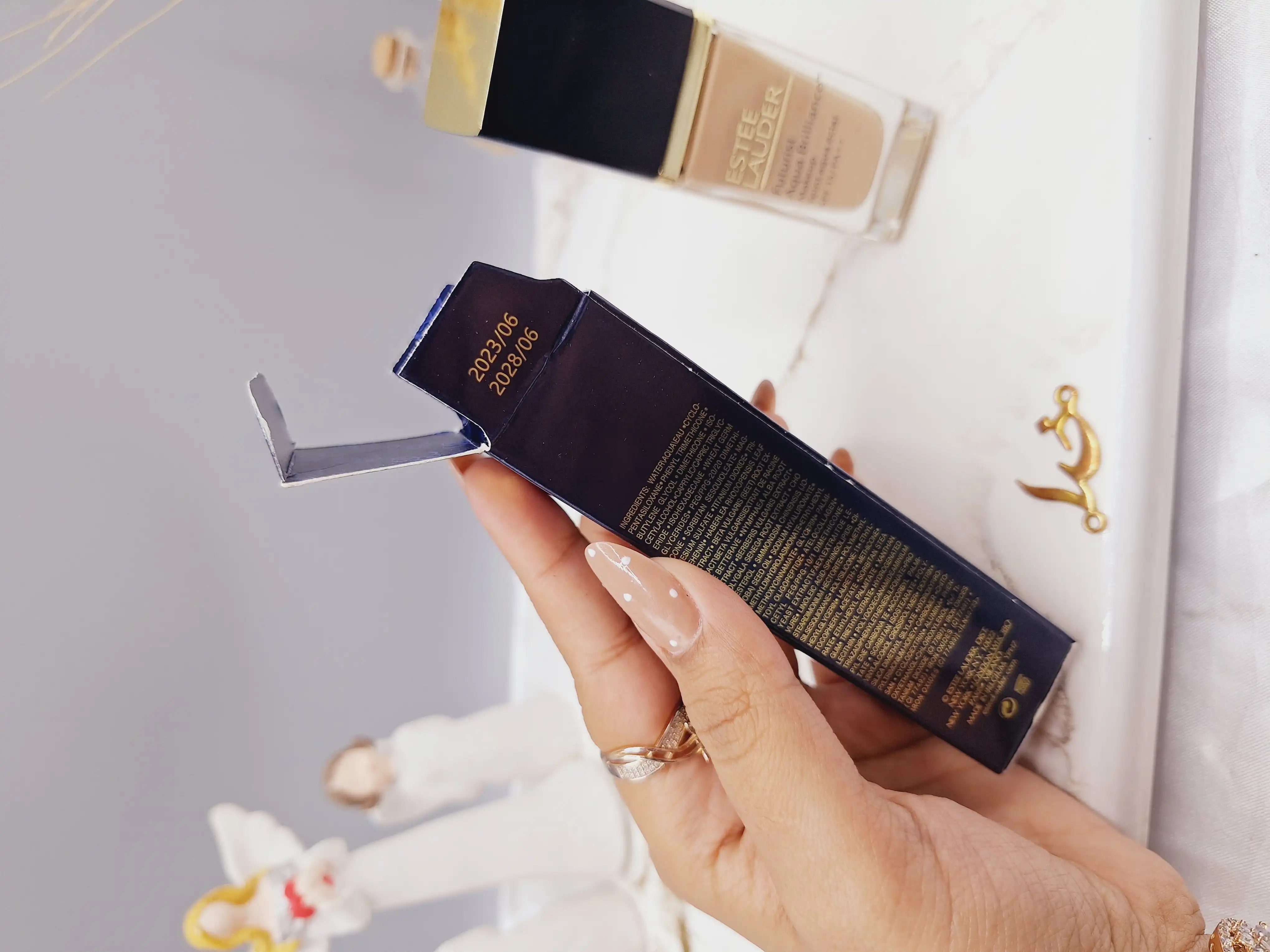 کرم پودر شیشه ای استی لادر Estee Luader با کیفیت عالی