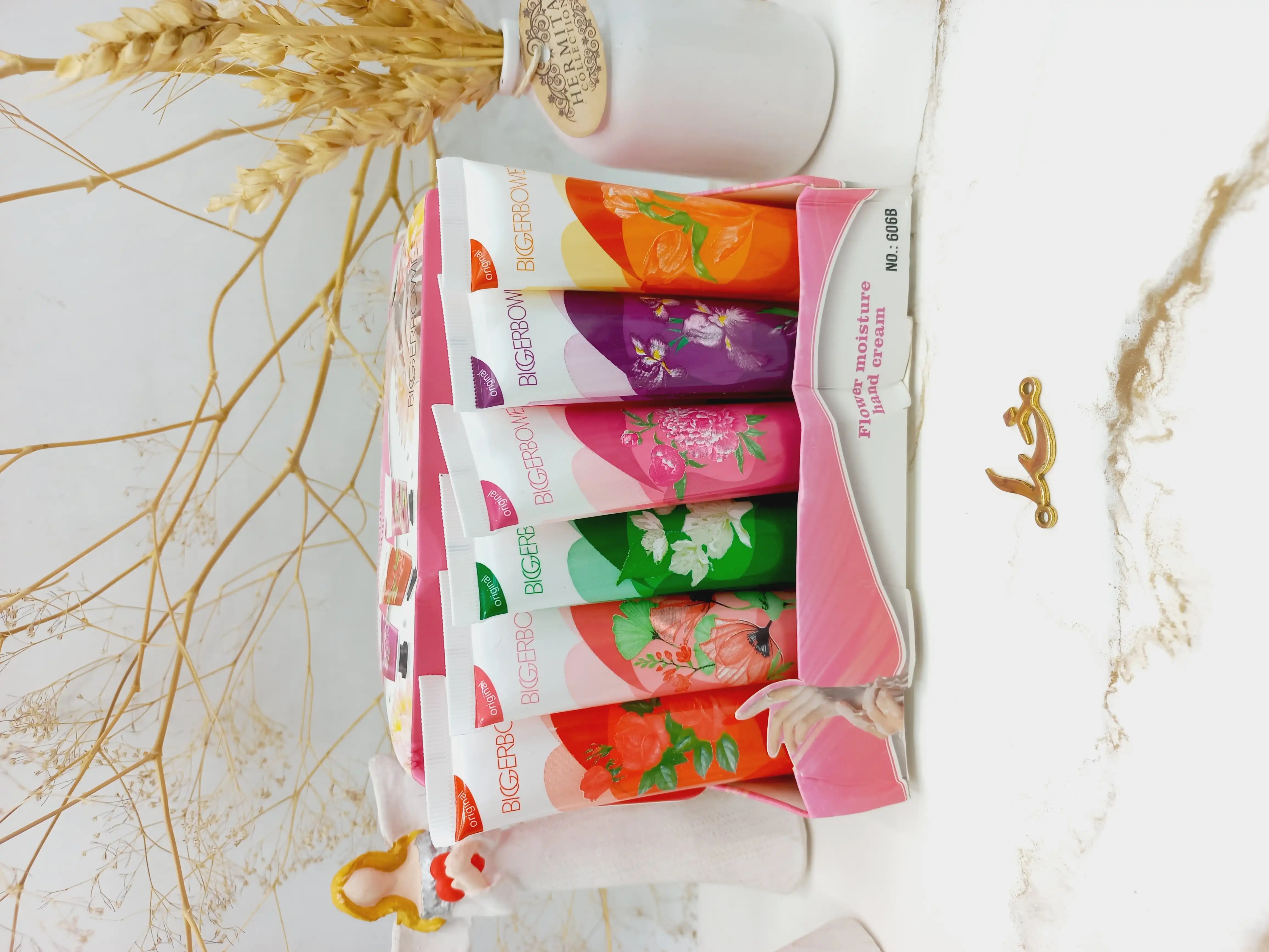 کرم دست مرطوب کننده و آبرسان گل BIGERBOWS‏ کد 606B