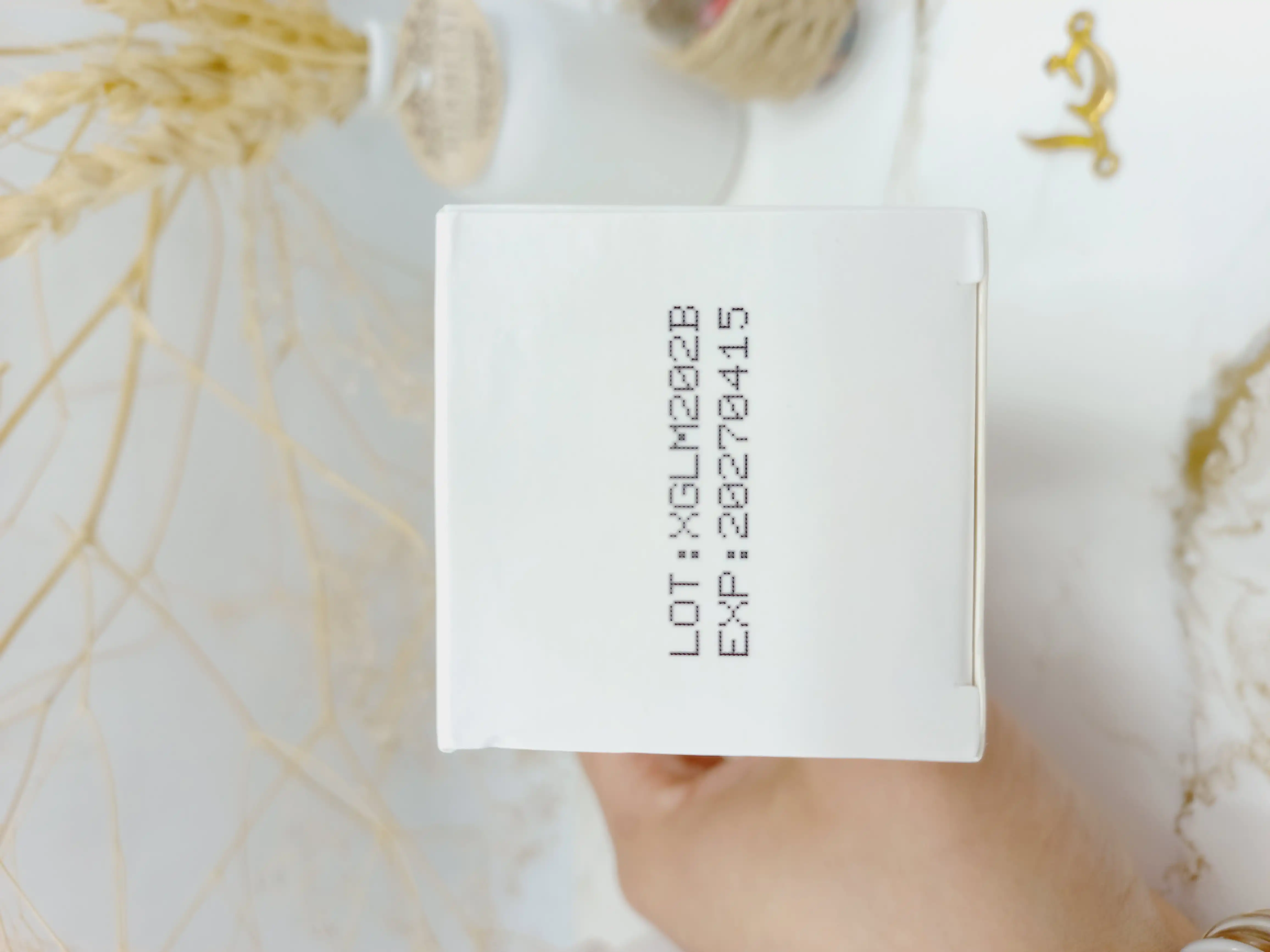 اسپری آبرسان هیدراته و مرطوب کننده ویتامین سی سرسان لاو کد 4238