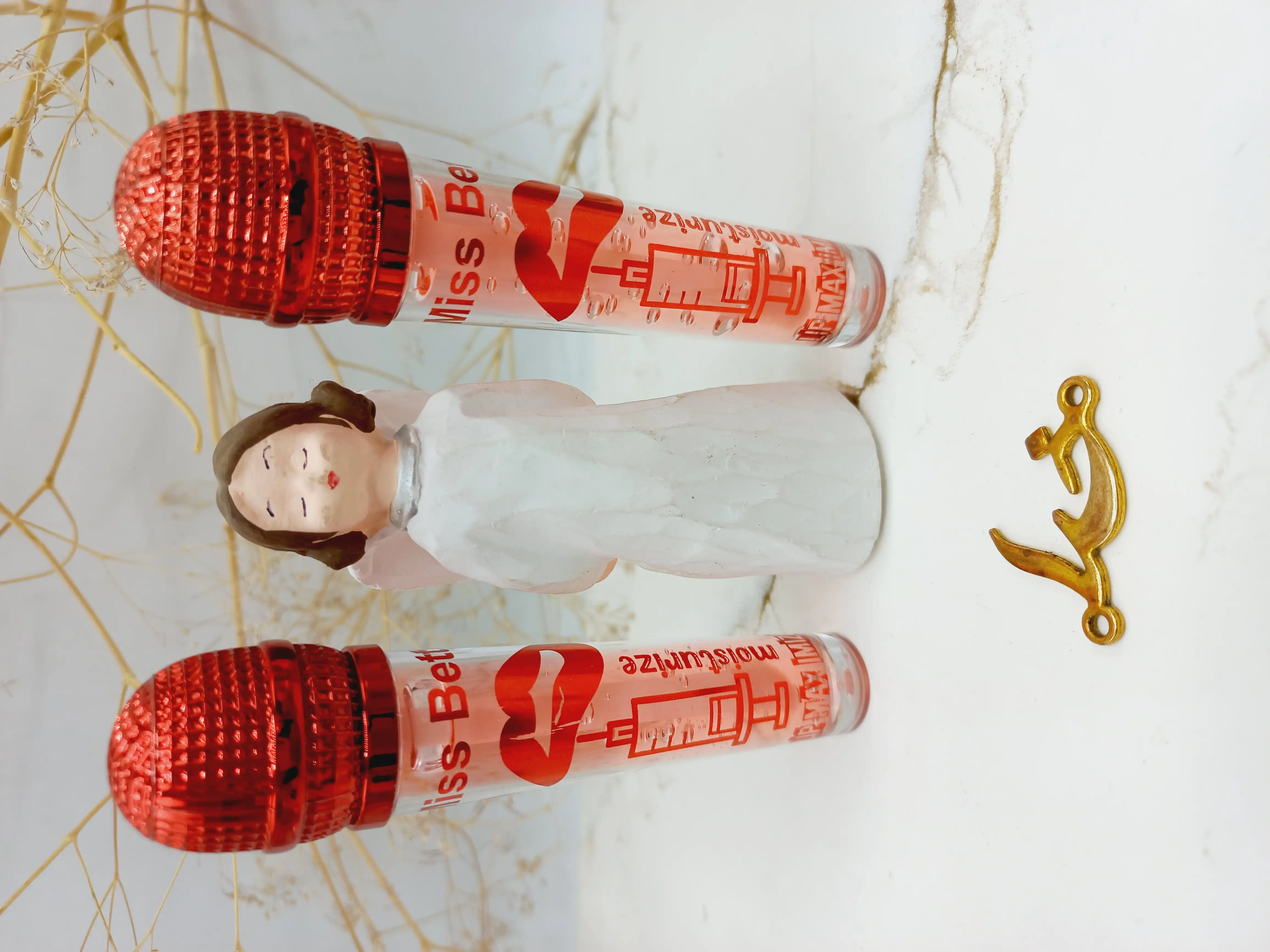 برق لب و حجم دهنده لب طرح میکروفون میس بتی Miss Betty کد L947