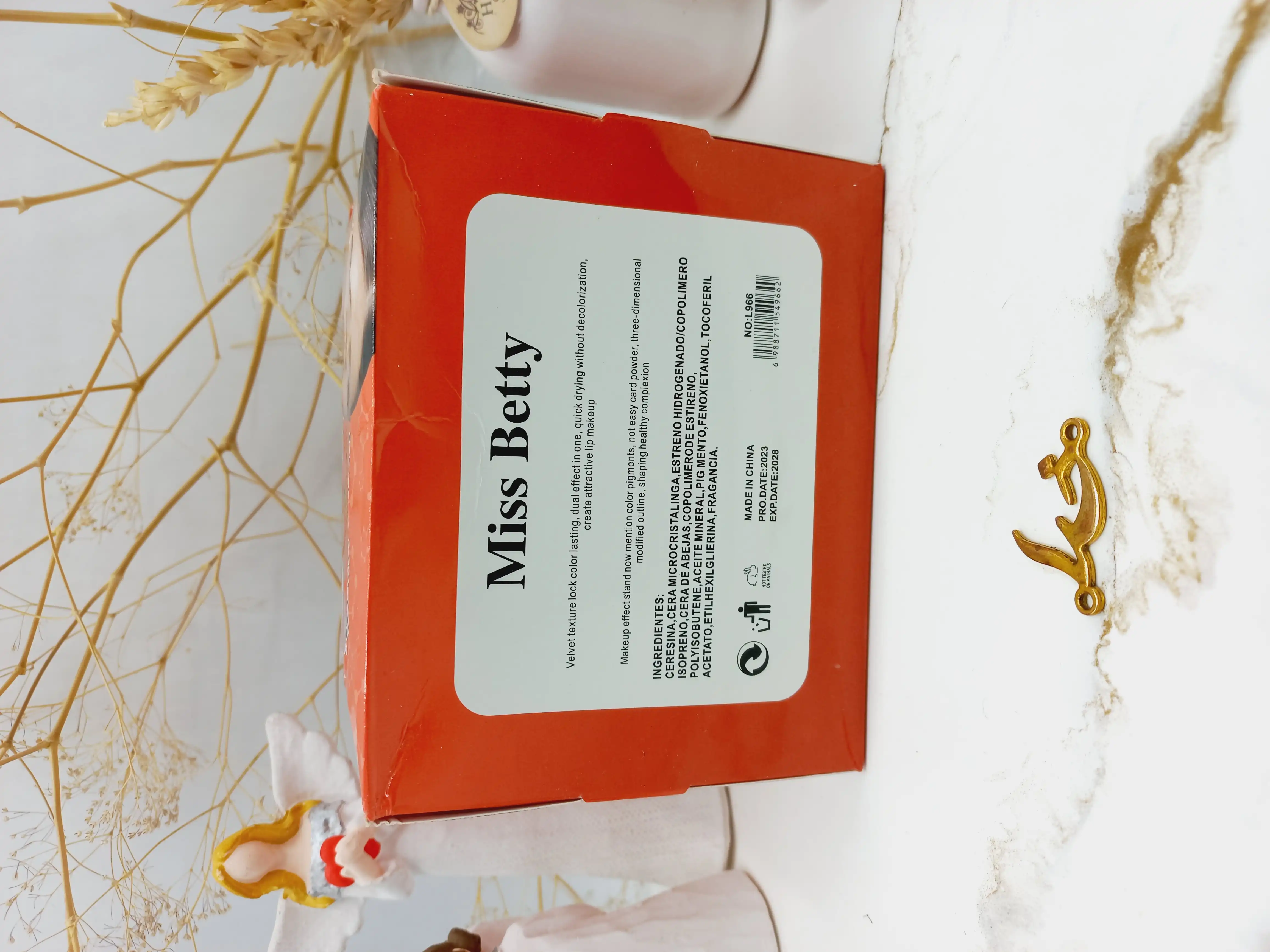 برق لب و حجم دهنده لب میس بتی Miss Betty کد L966