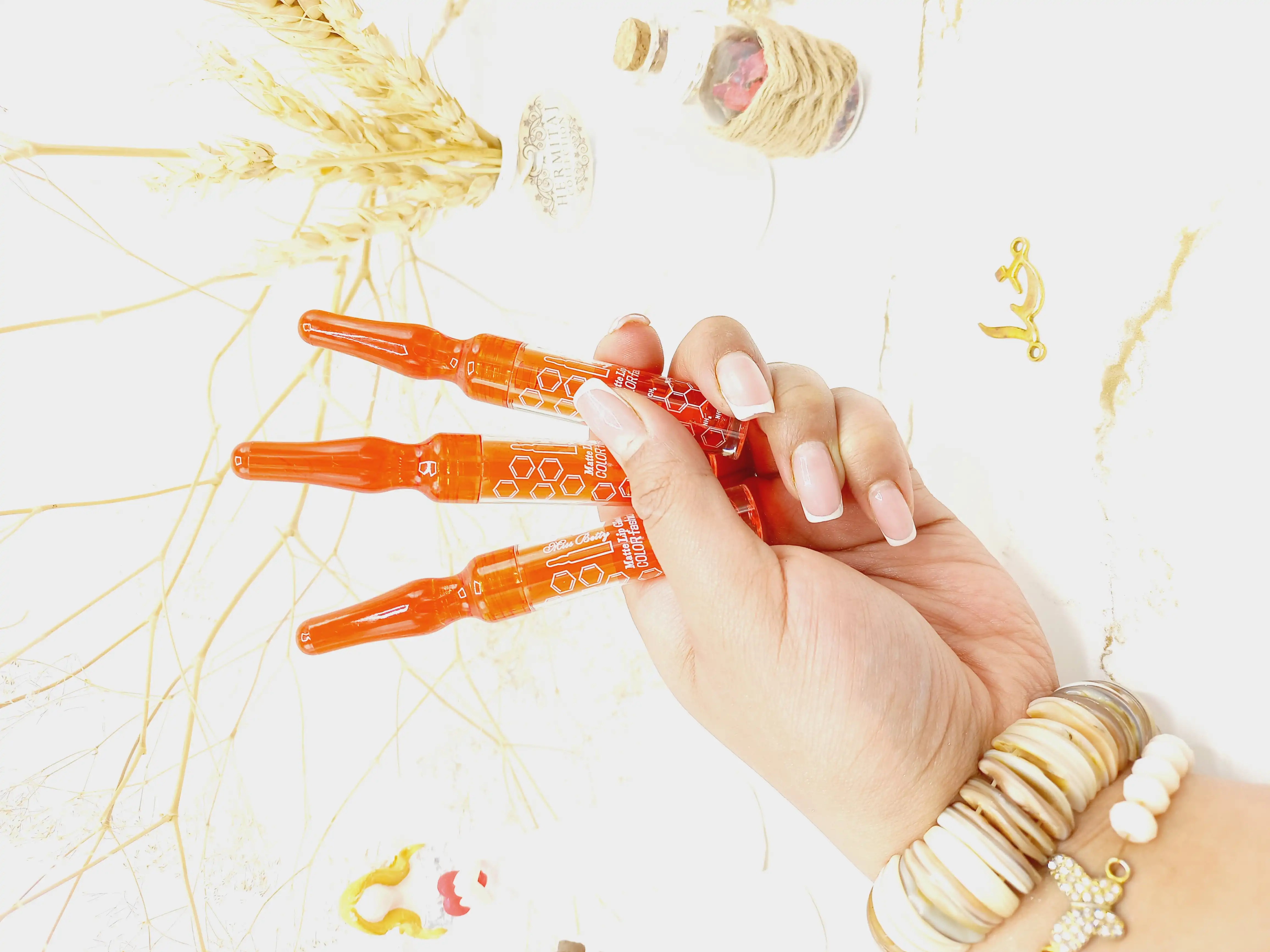 برق لب و حجم دهنده لب میس بتی Miss Betty کد L966