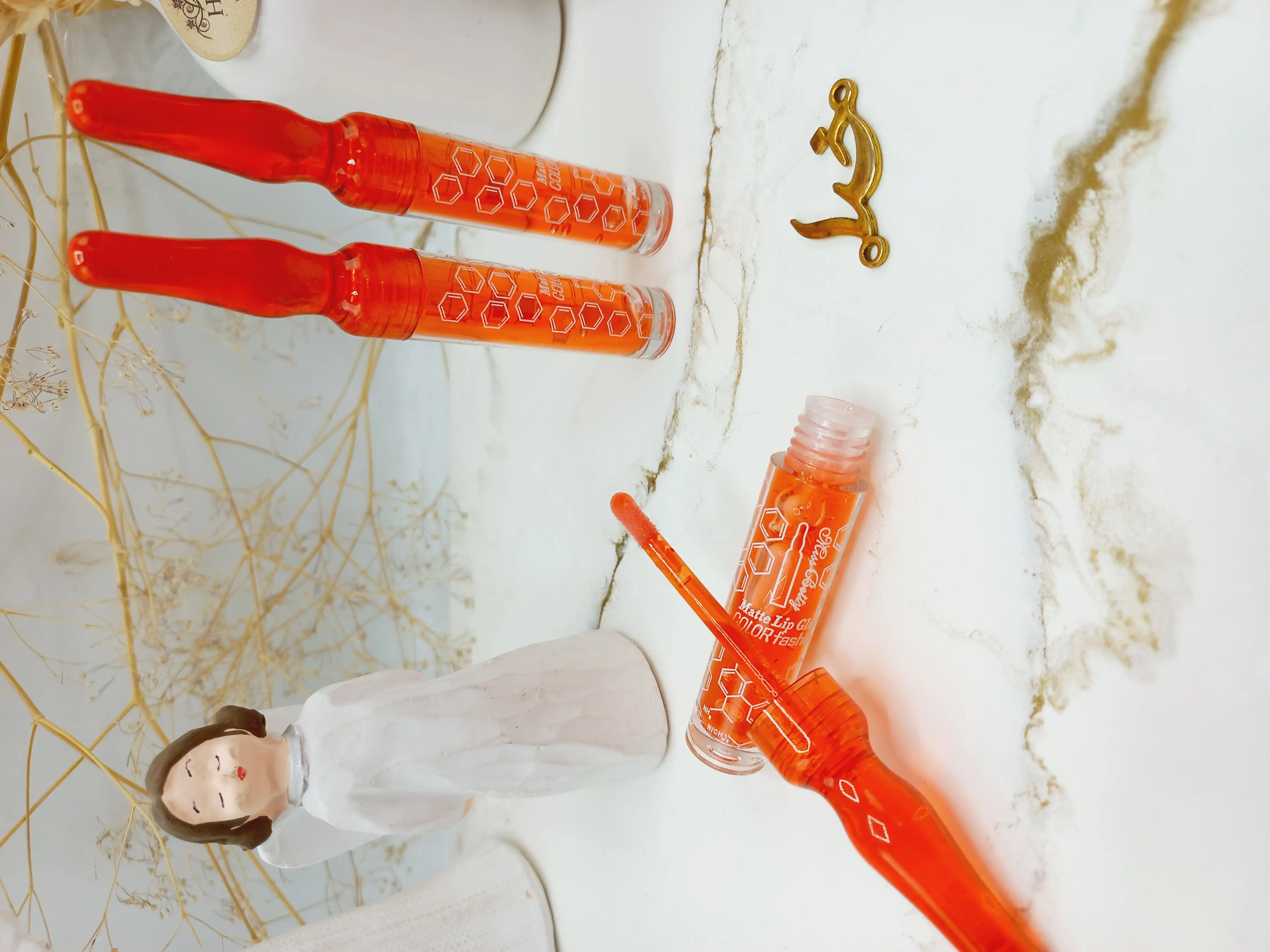 برق لب و حجم دهنده لب میس بتی Miss Betty کد L966