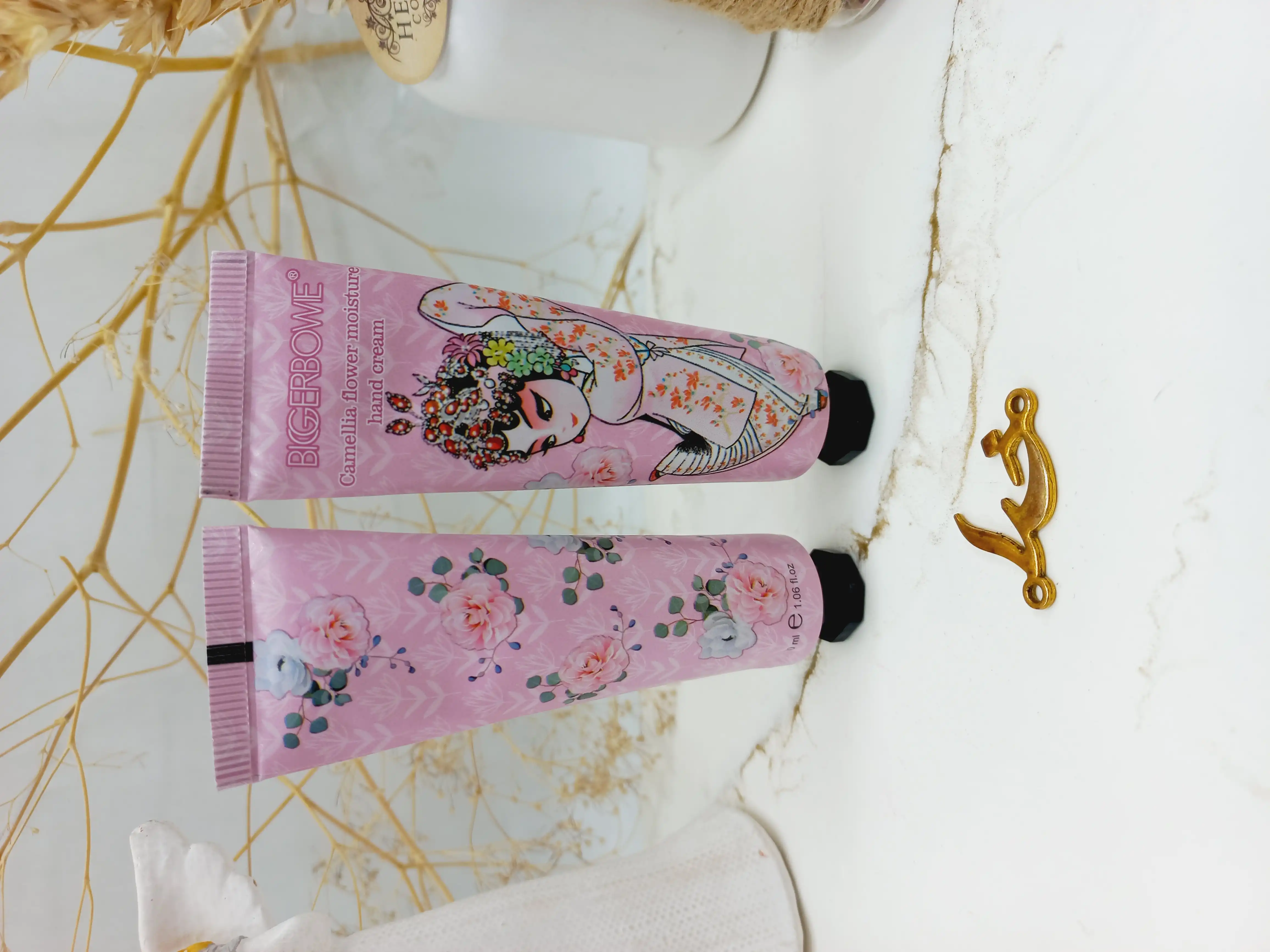 کرم دست مرطوب کننده و آبرسان طرح دختر BIGERBOWS‏ کد 606