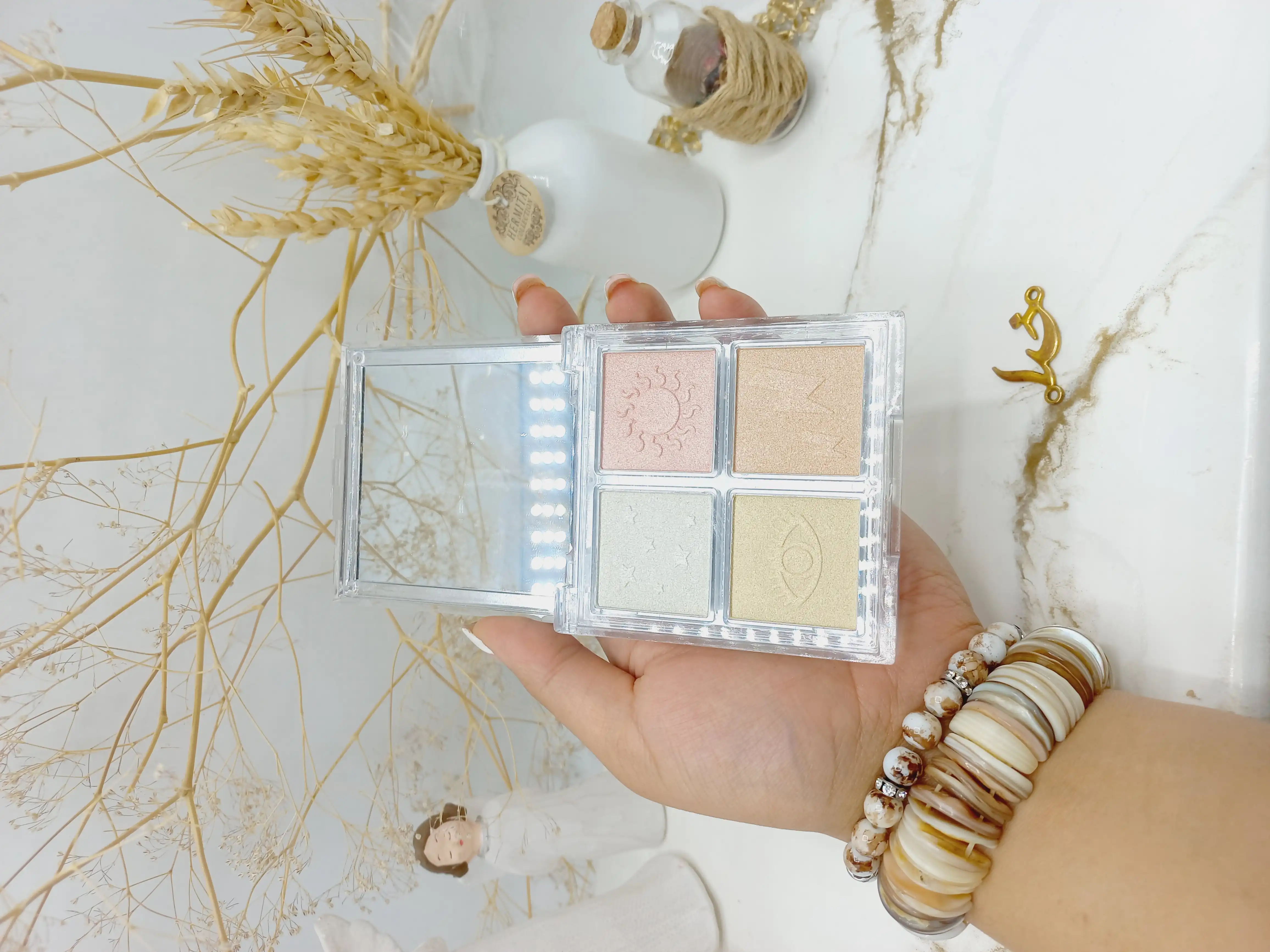 پالت هایلایتر 4 رنگ نود برند هدی بیوتی HUDA BEAUTY کد H73013