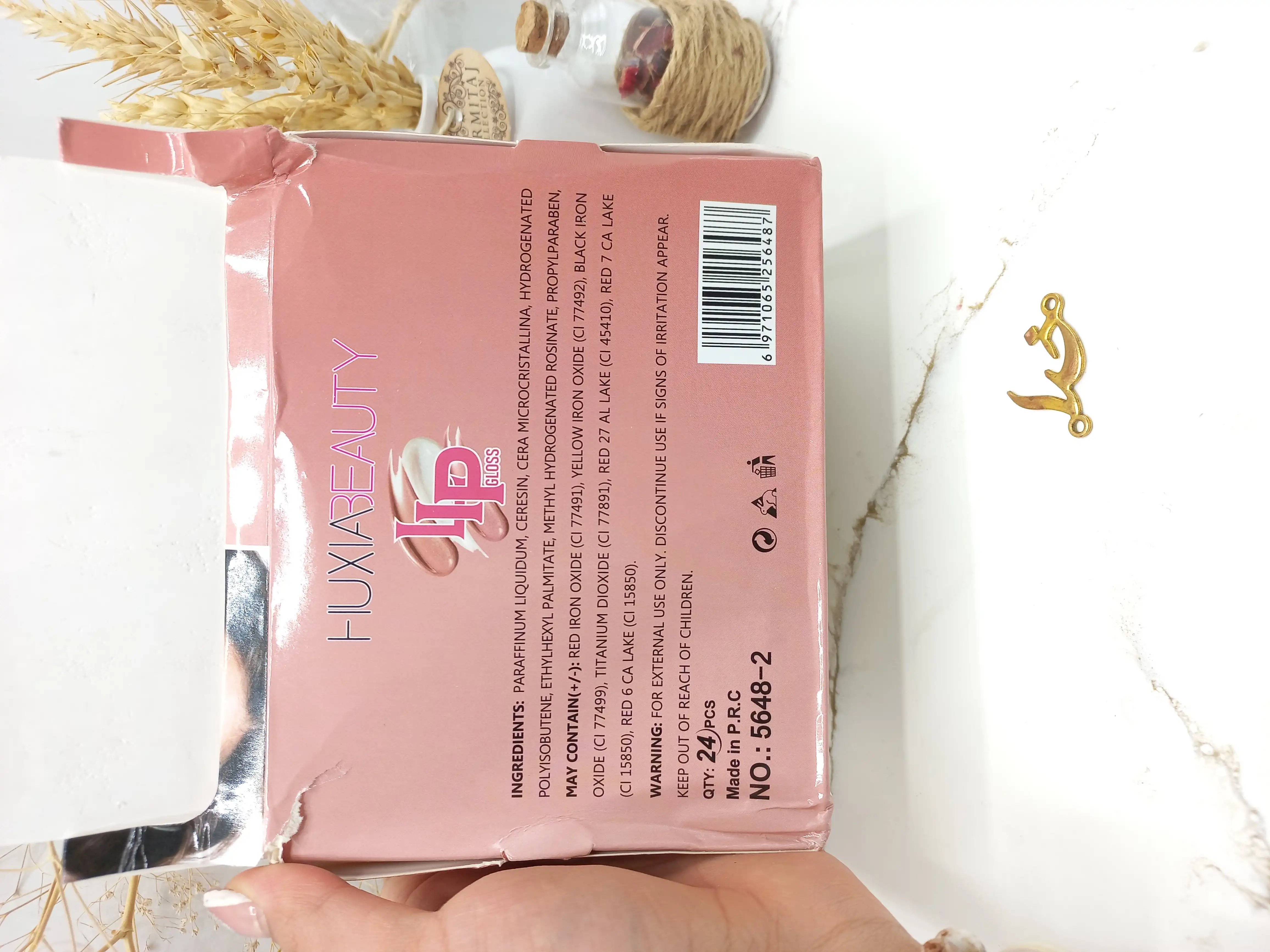 برق لب شاین دار و ضدآب هوکسیا بیوتی ‏HUXABAUTY‏ کد 5648