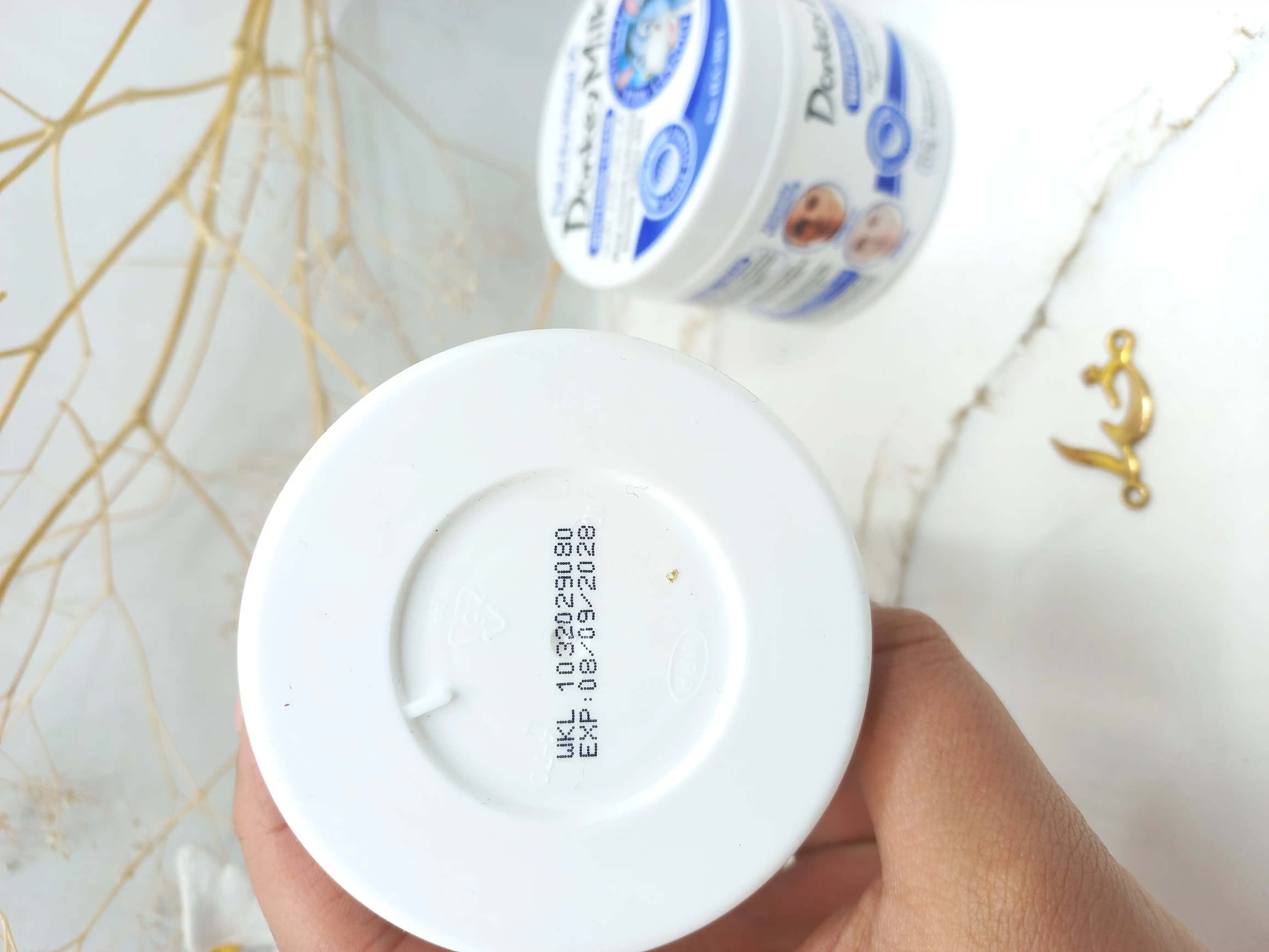 کرم کاسه ای سفید کننده و آبرسان قوی شیر  الاغ وکالی ‏Wokali‏ (درب آبی) کد 3051