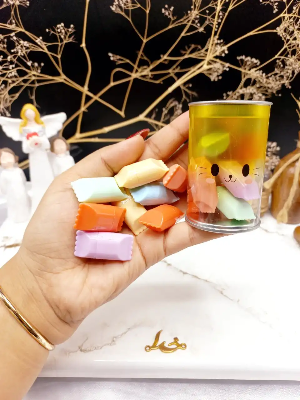 پک رژ ۸ عددی طرح شکلات بدنه استوانه ای برند Modasecret کد YL_608