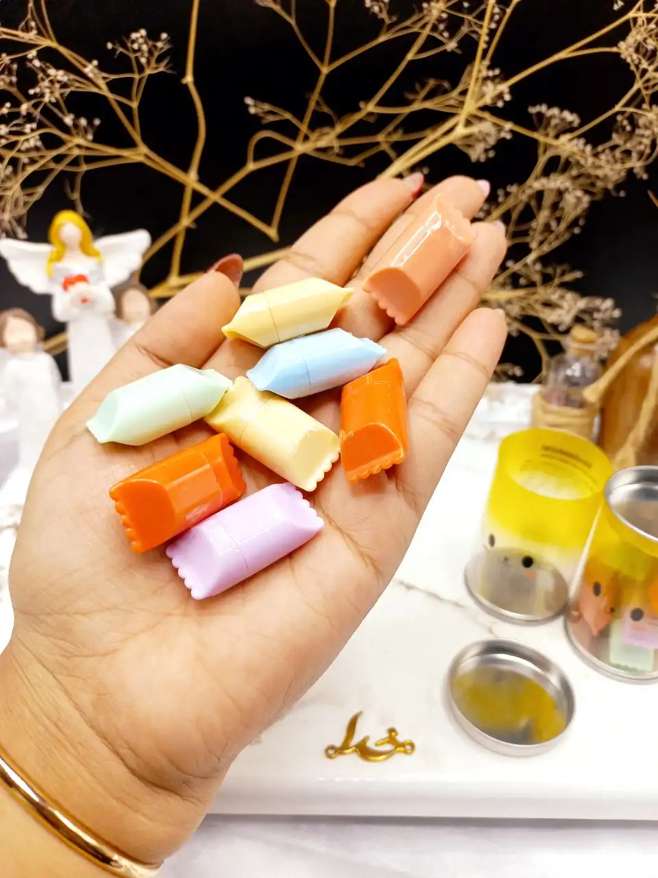 پک رژ ۸ عددی طرح شکلات بدنه استوانه ای برند Modasecret کد YL_608