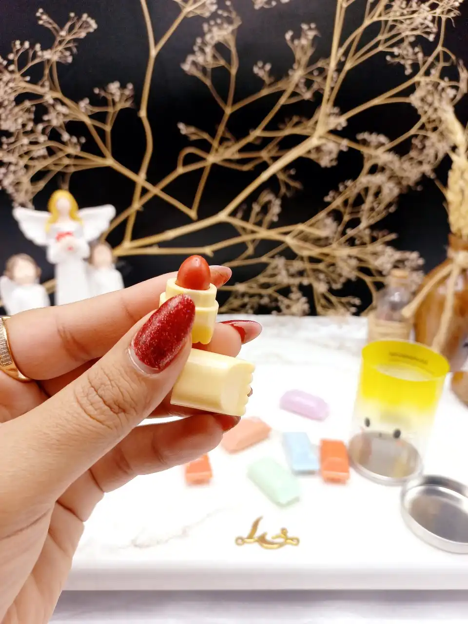 پک رژ ۸ عددی طرح شکلات بدنه استوانه ای برند Modasecret کد YL_608