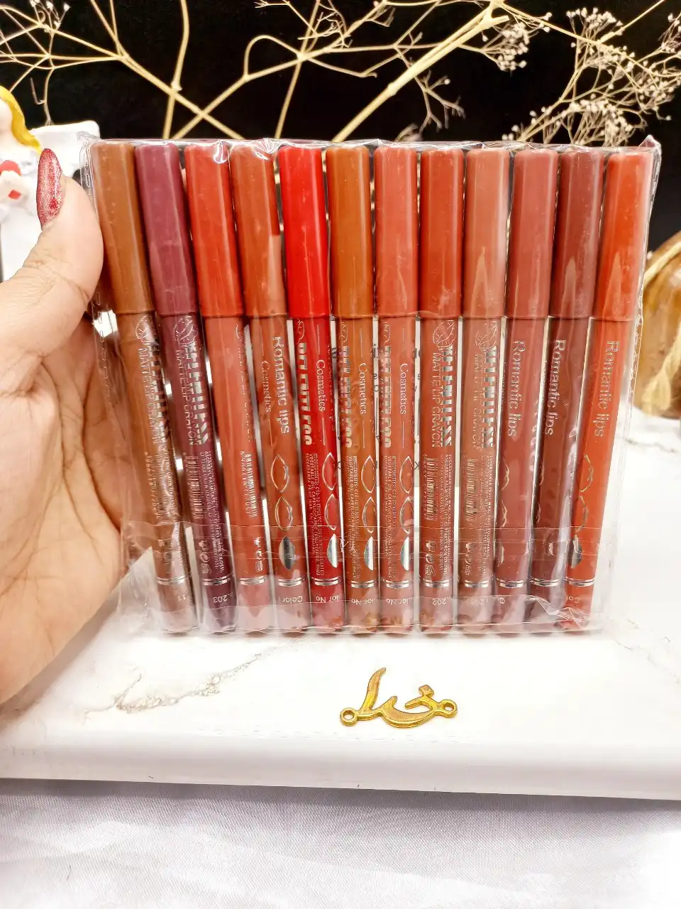 پک رژ مدادی رومانتیک لیپس ROMANTIC lips کد ۲۰۴۷