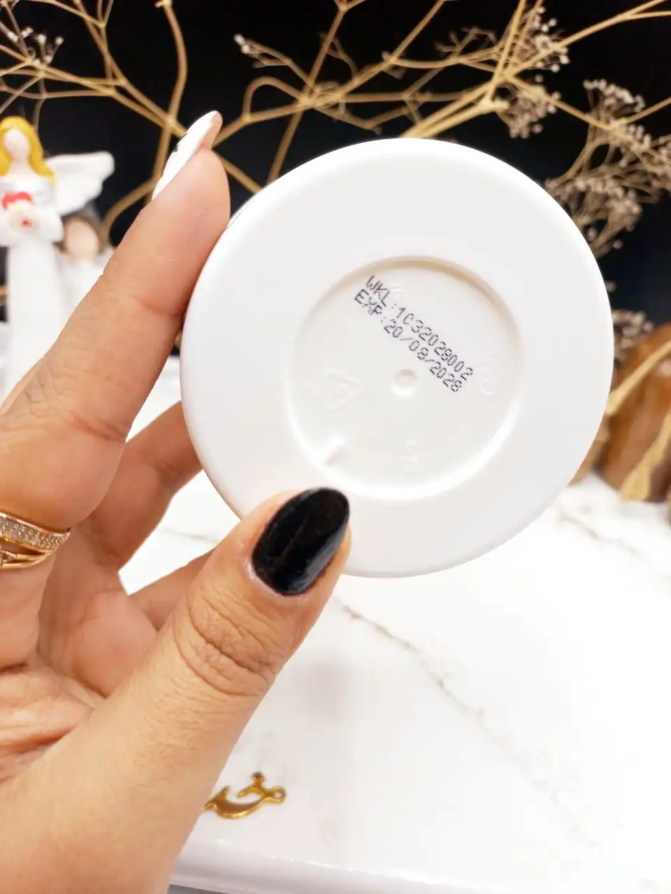 کرم سفید کننده و آبرسان شیر گاو وکالی WOKALI کد HA3079