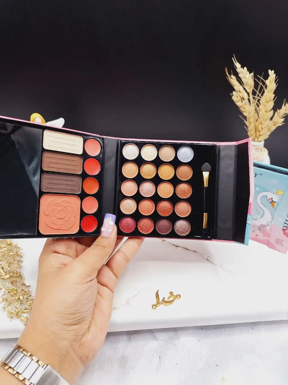 پالت سایه بسیار کاربری 39 رنگ طرح قو برند آنالیدی ANYLADY کد 86590