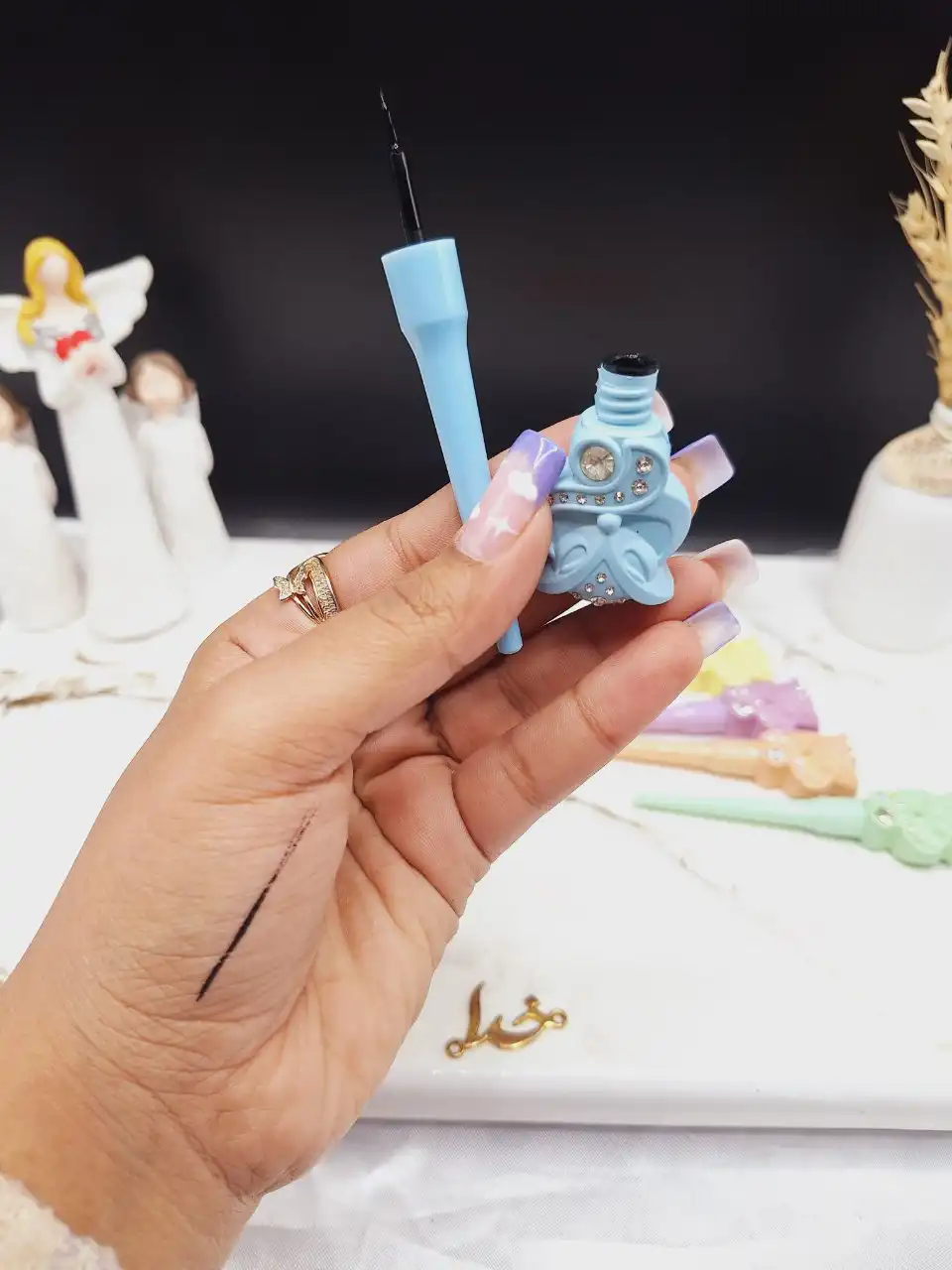 خط چشم مویی طرح روباه هدا بیوتی HUDABEAUTY کد 8316