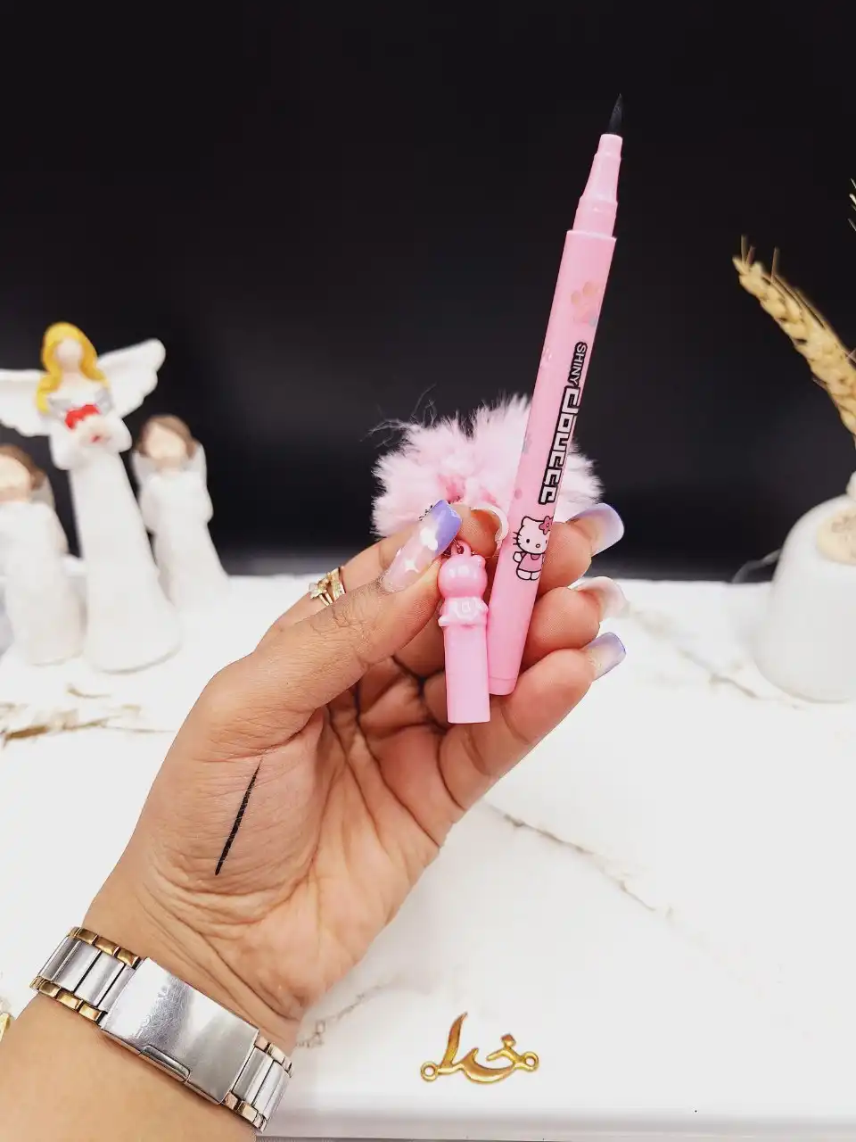 خط چشم ماژیکی مدل کیتی پشمالو برند دوسه doucce کد 1067