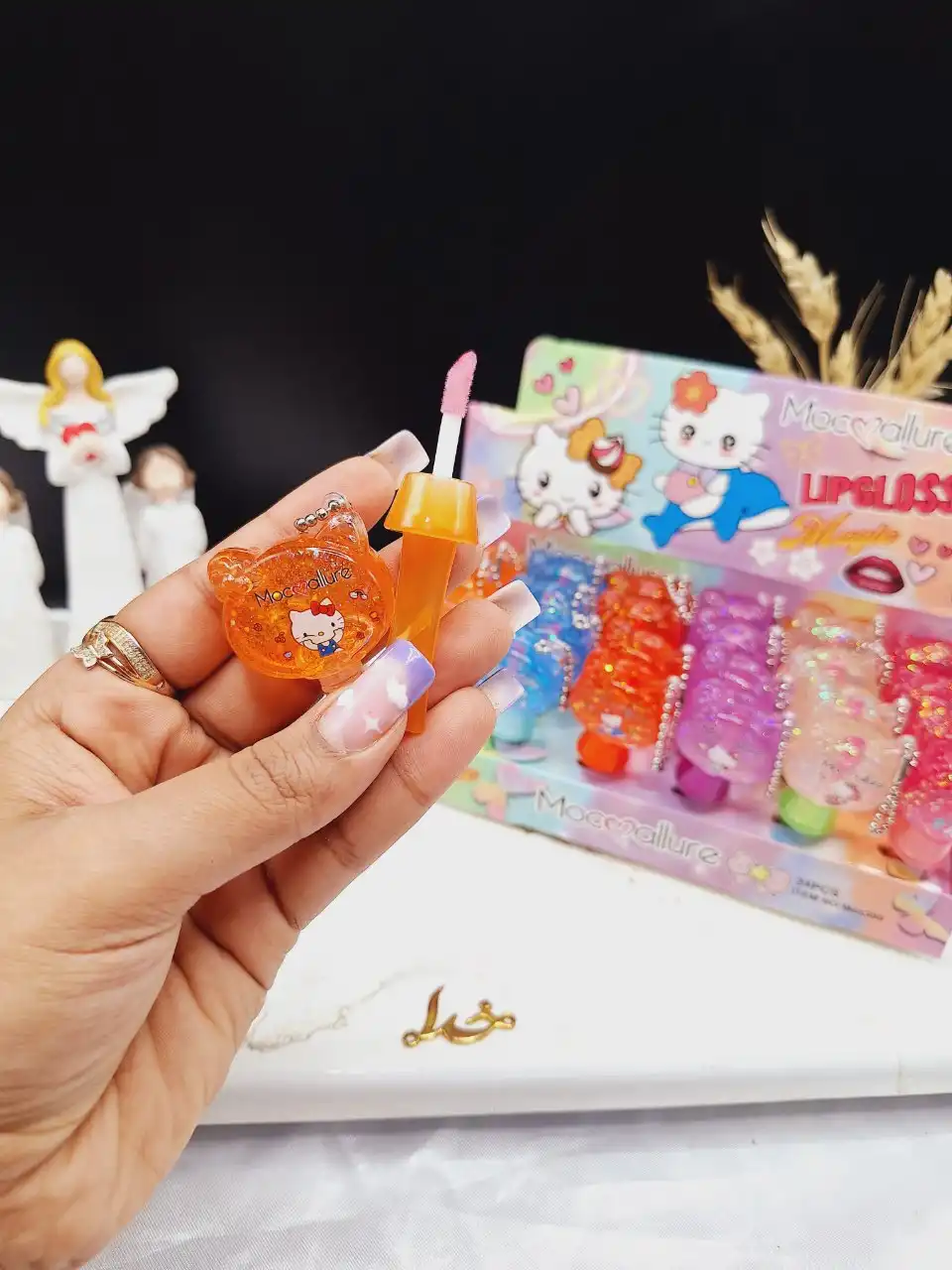 لیپ گلاس آویز دار کیتی موکالره Mocallure کد Moc 300