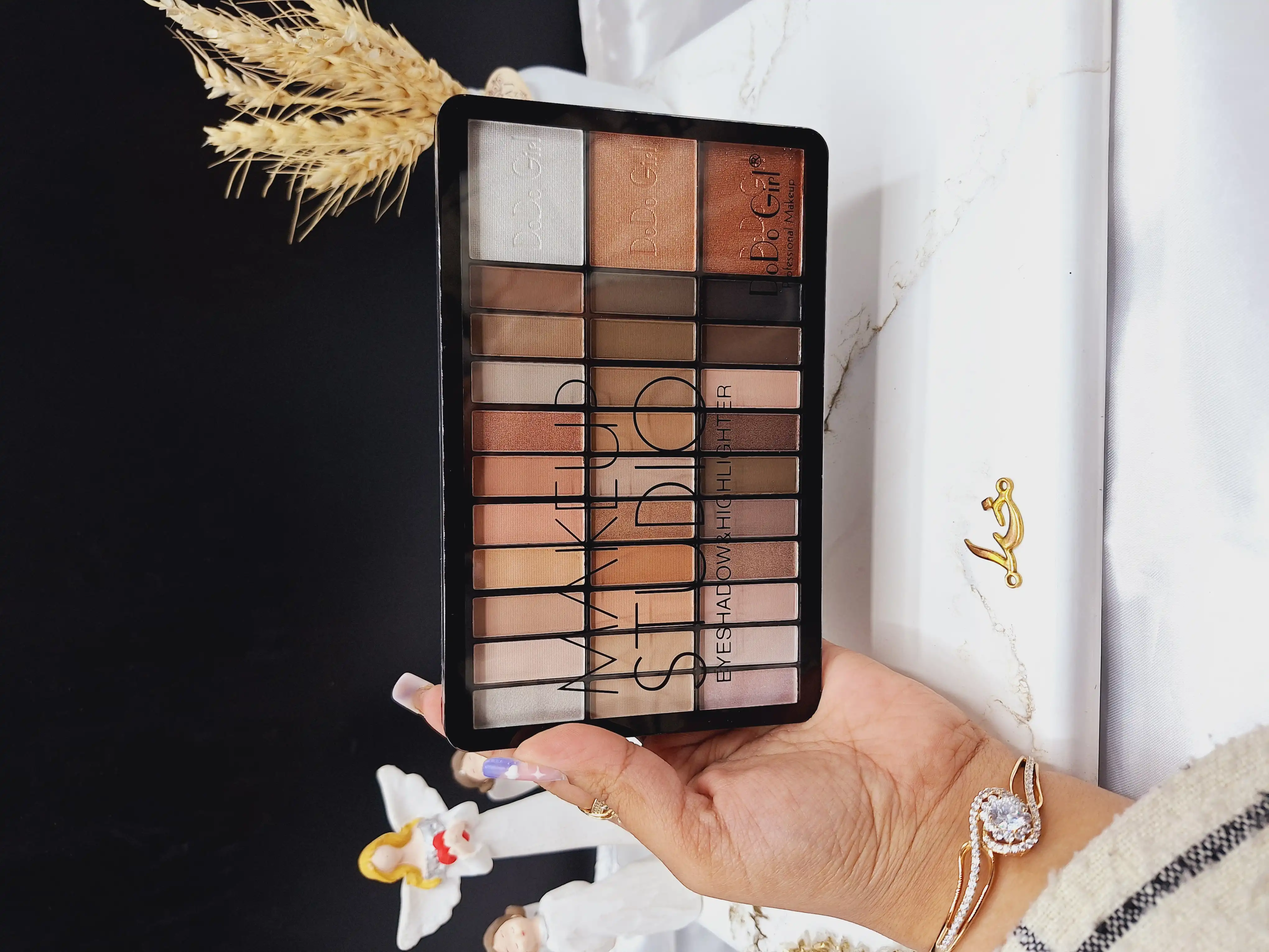 پالت حرفه ای میکاپ 33 رنگ Do Do Girl کد D 4047